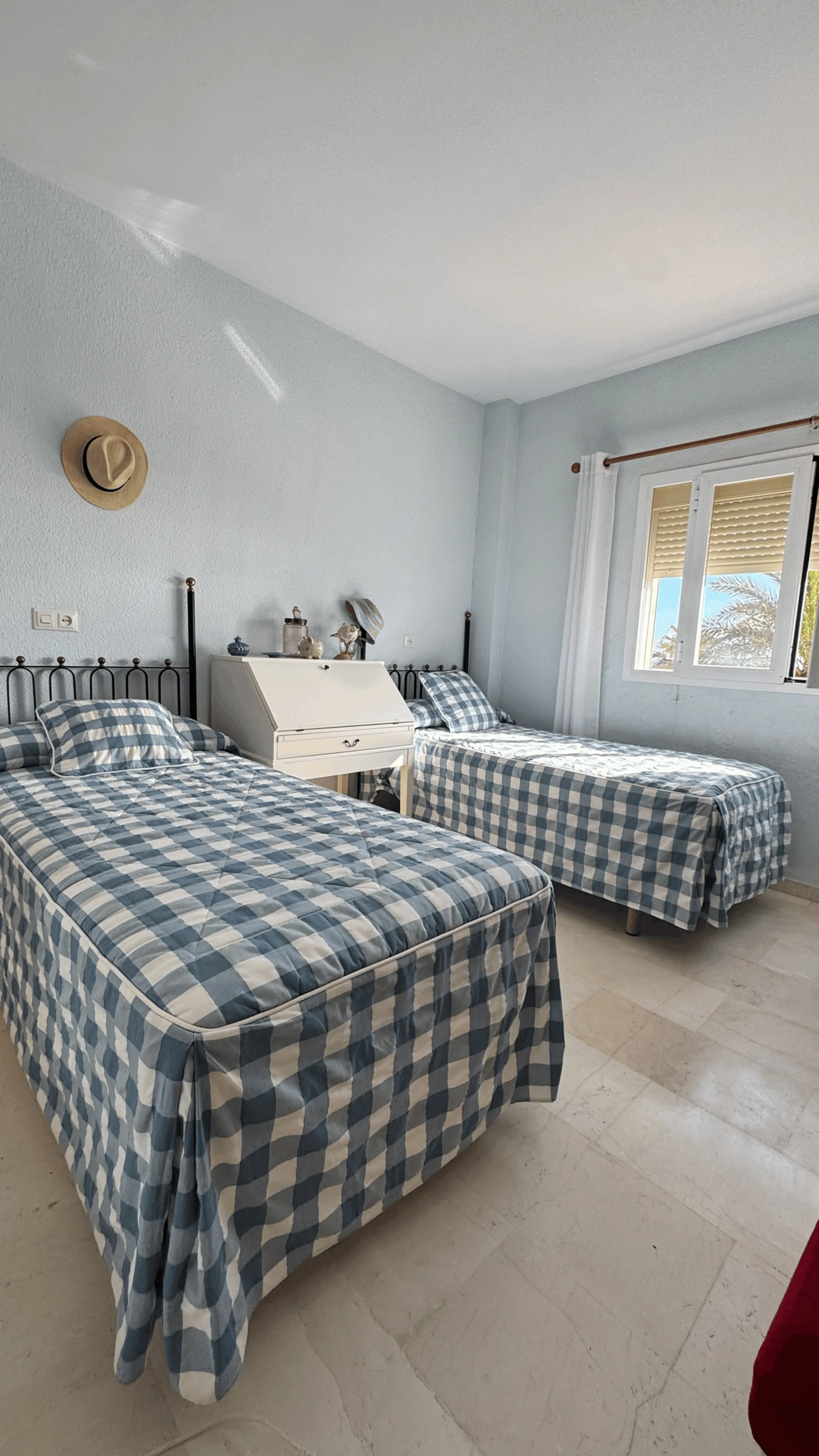 Exclusive Beachfront Apartment in Fuengirola – Spectacular Sea Views