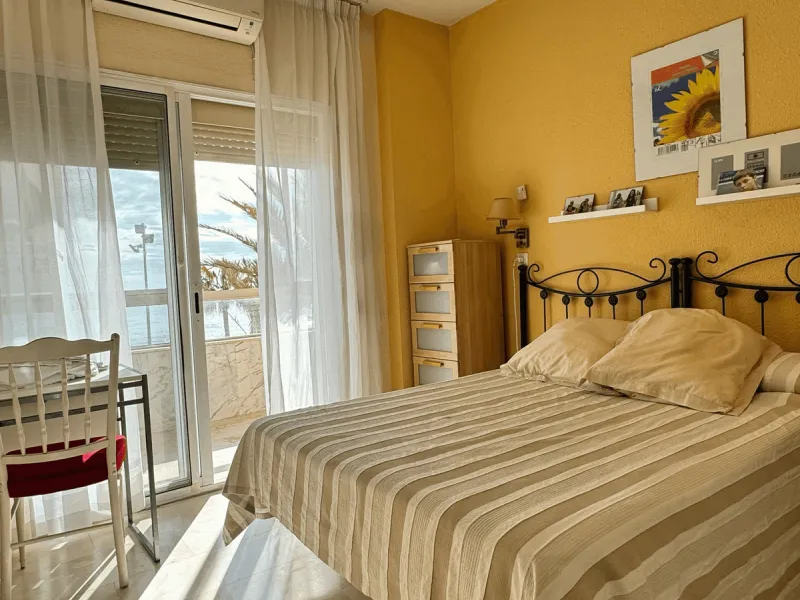 Exclusive Beachfront Apartment in Fuengirola – Spectacular Sea Views