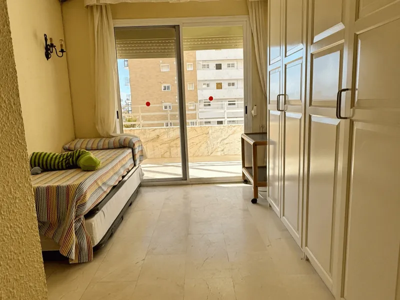 Exclusive Beachfront Apartment in Fuengirola – Spectacular Sea Views