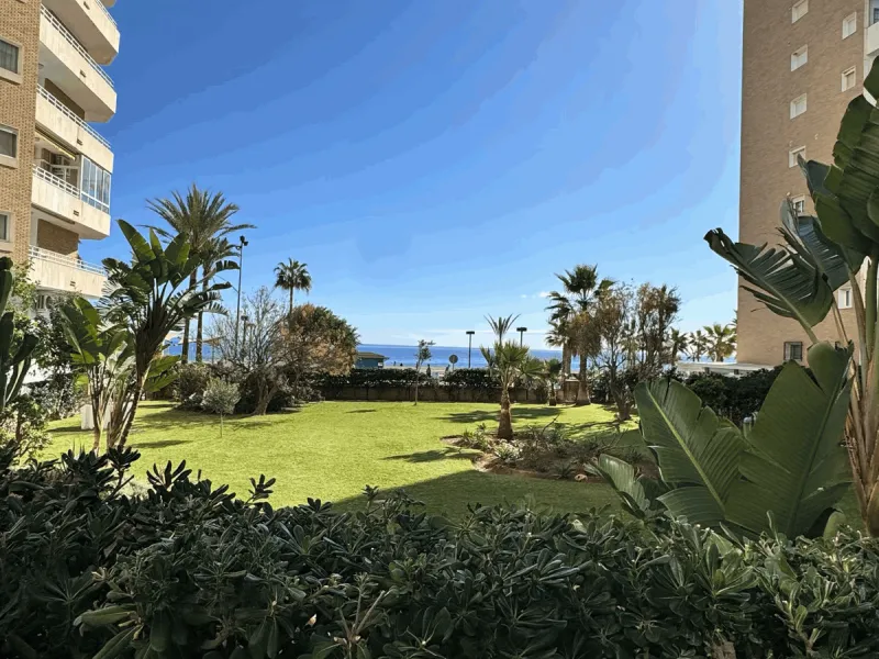 Exclusive Beachfront Apartment in Fuengirola – Spectacular Sea Views