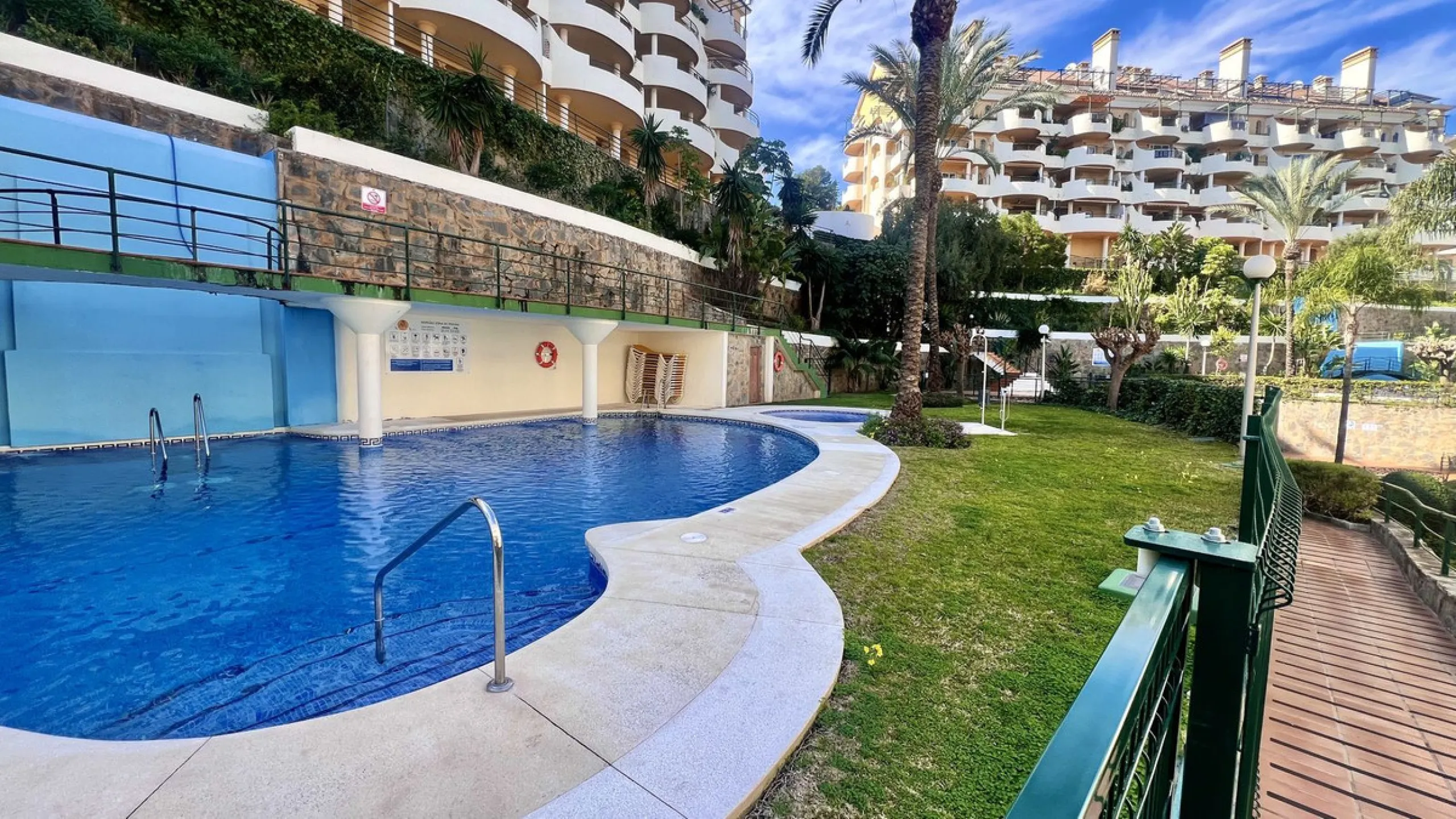 Exclusive Duplex with Panoramic Views in Señorío de Aloha, Nueva Andalucía