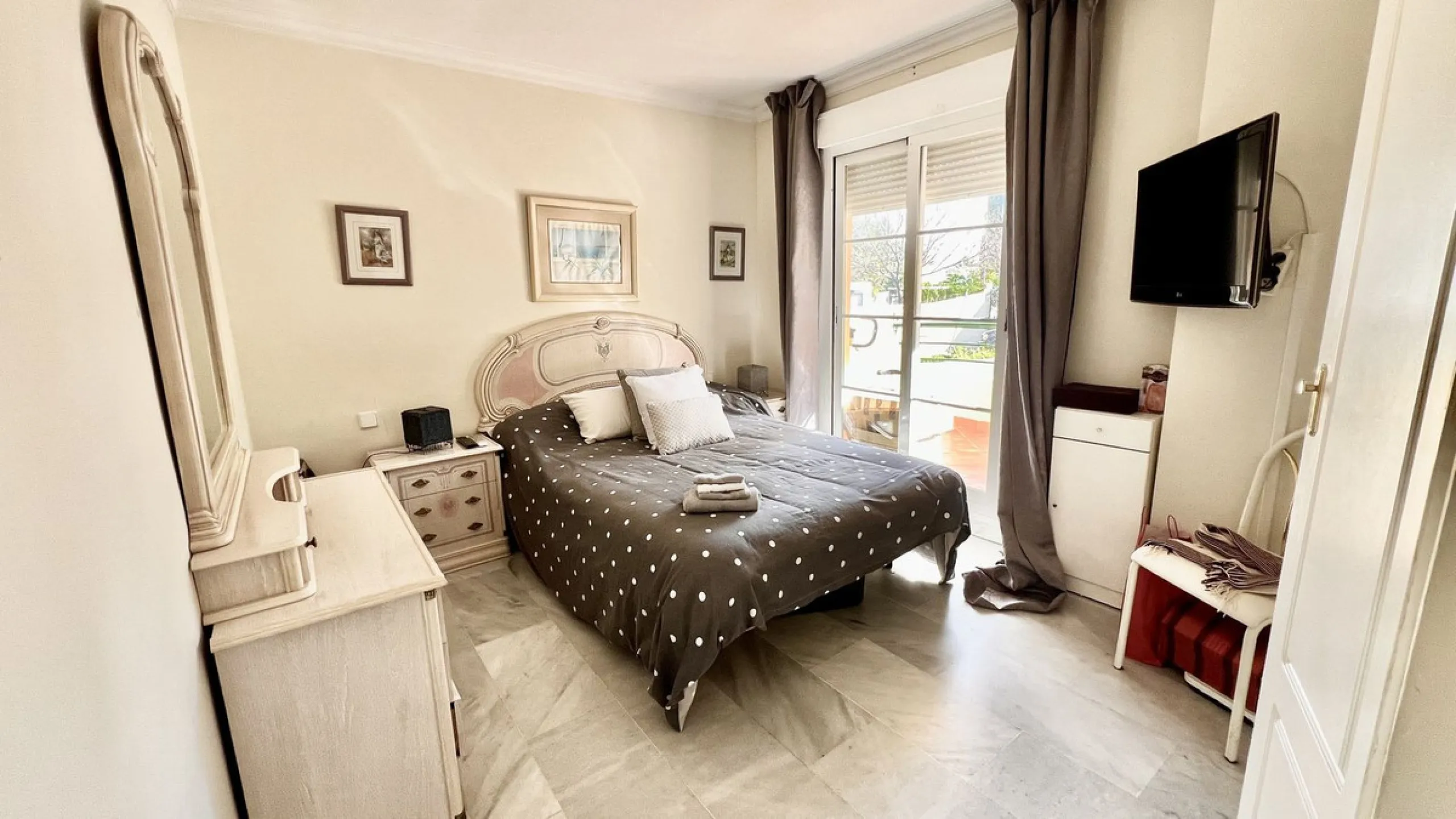 Exclusive Duplex with Panoramic Views in Señorío de Aloha, Nueva Andalucía