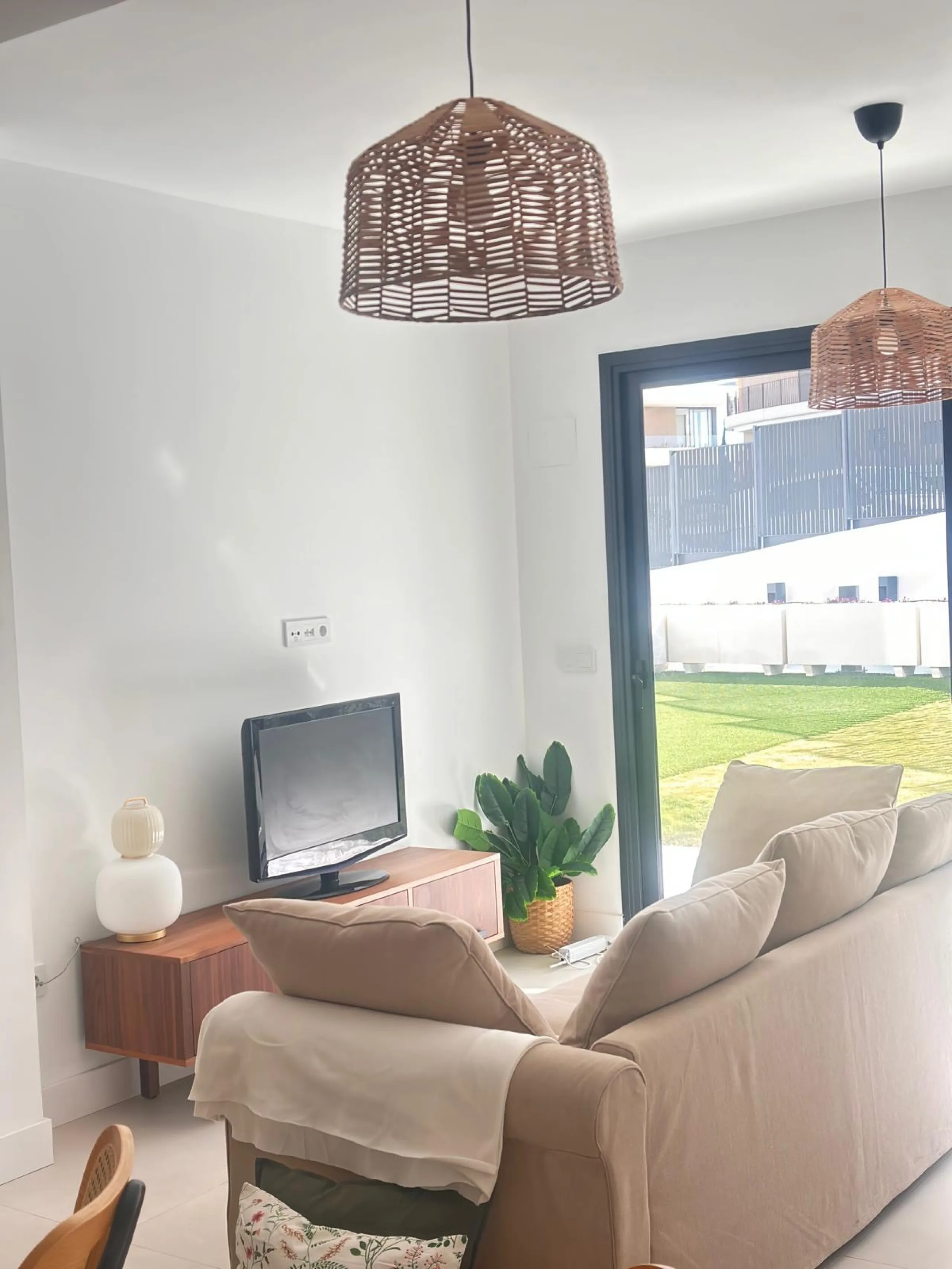 Discover an exquisite two-bedroom, two-bathroom luxury apartment featuring a spacious terrace, perfectly designed for both relaxation and entertainment. Located in the exclusive El Higuerón area of Fuengirola, this brand-new, fully furnished residence off
