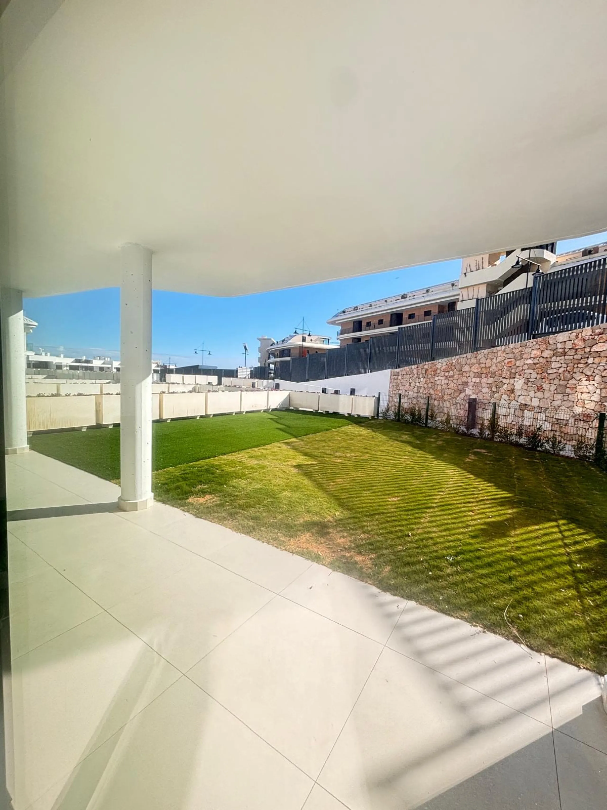 Discover an exquisite two-bedroom, two-bathroom luxury apartment featuring a spacious terrace, perfectly designed for both relaxation and entertainment. Located in the exclusive El Higuerón area of Fuengirola, this brand-new, fully furnished residence off