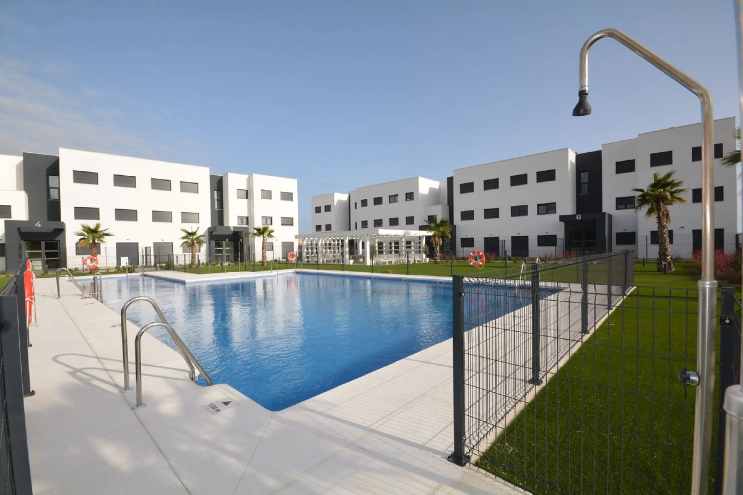 Contemporary 2 bedroom apartment for sale in Estepona west