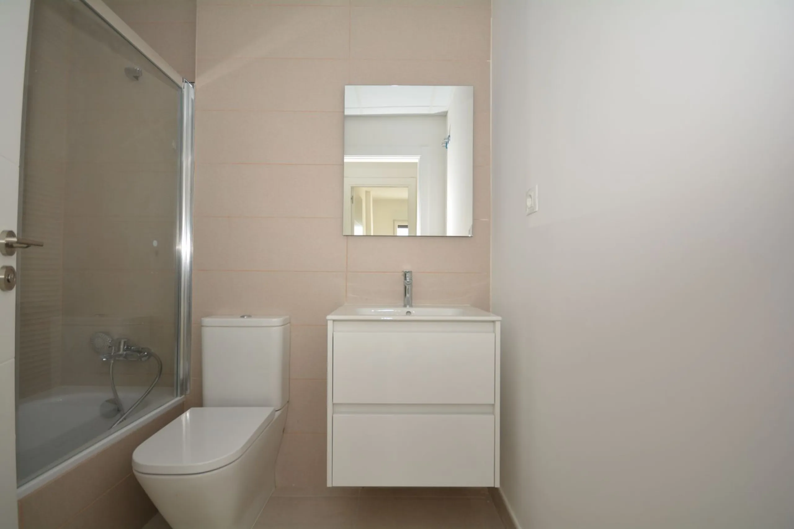 Contemporary 2 bedroom apartment for sale in Estepona west