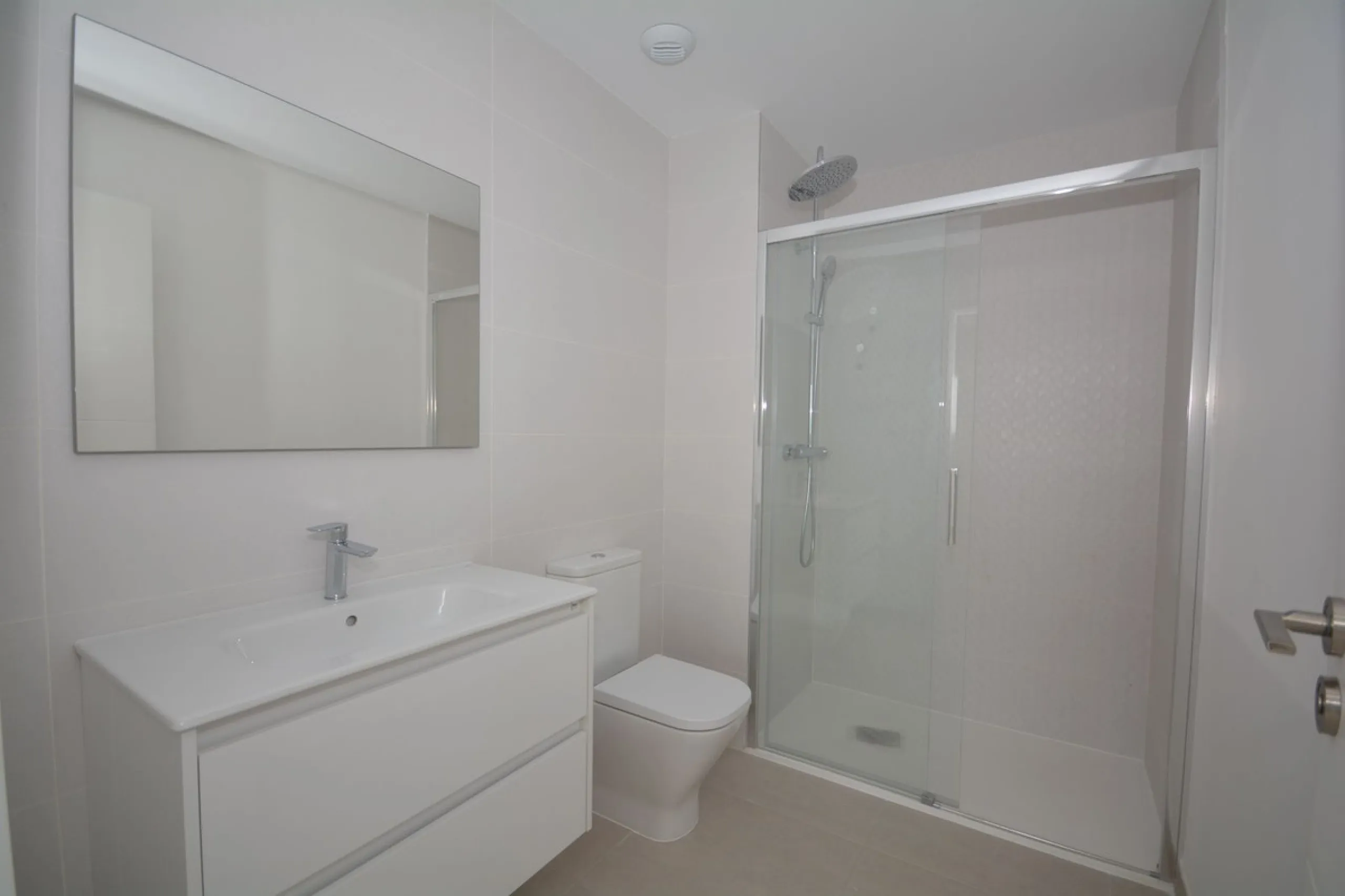 Contemporary 2 bedroom apartment for sale in Estepona west