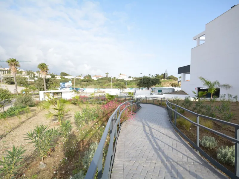 Contemporary 2 bedroom apartment for sale in Estepona west