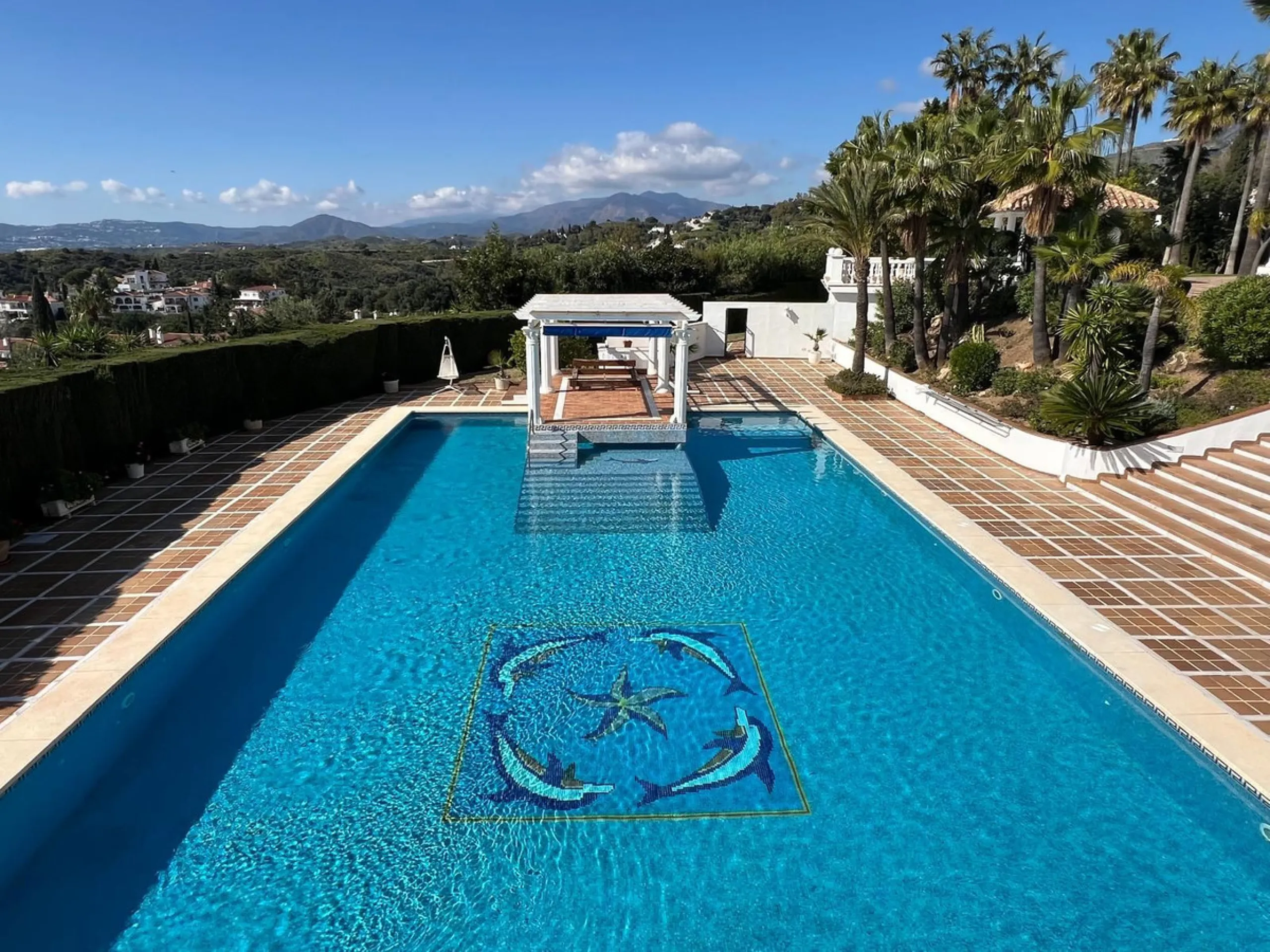 ВЕЛИКОЛЕПНЫЙ ОСОБНЯК С ПАНОРАМНЫМ ВИДОМ В MIJAS PUEBLO