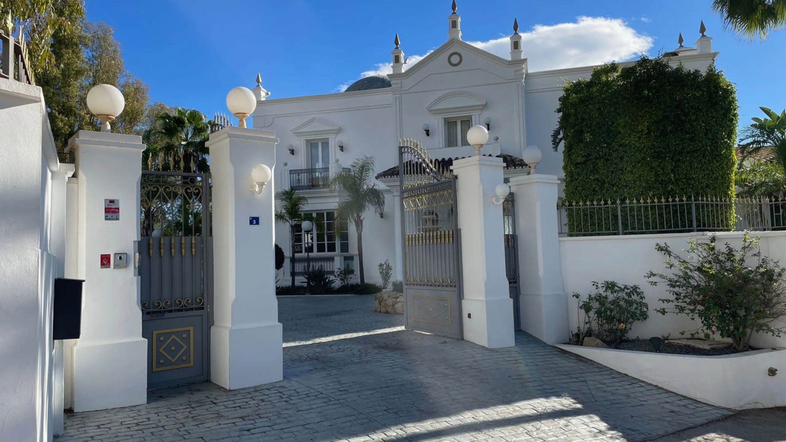 ВЕЛИКОЛЕПНЫЙ ОСОБНЯК С ПАНОРАМНЫМ ВИДОМ В MIJAS PUEBLO