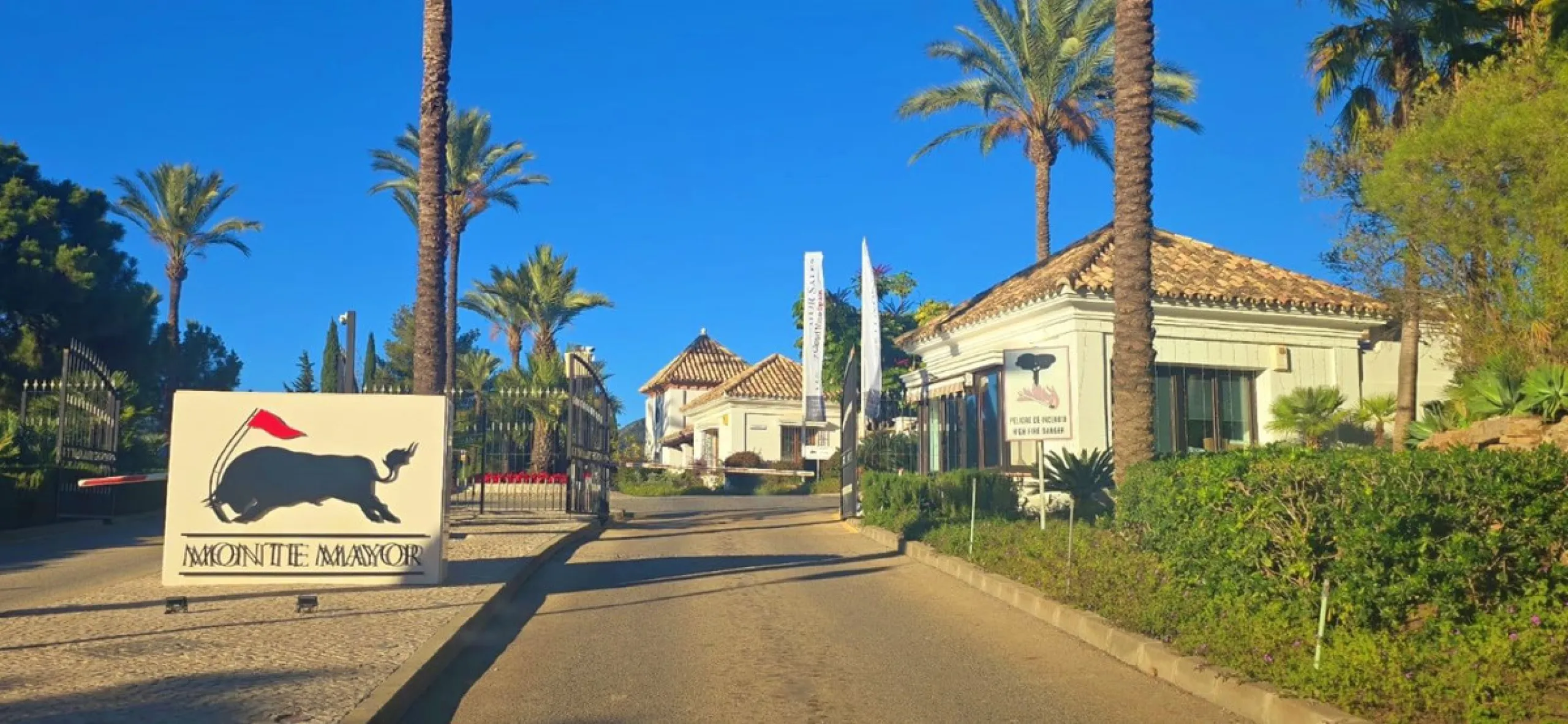 Monte Mayor: Big plot with Project and Licence ready to built. This plot is in the perfect setting to build a villa overlooking the green mountains of Benahavis, Landscape and Sea.
