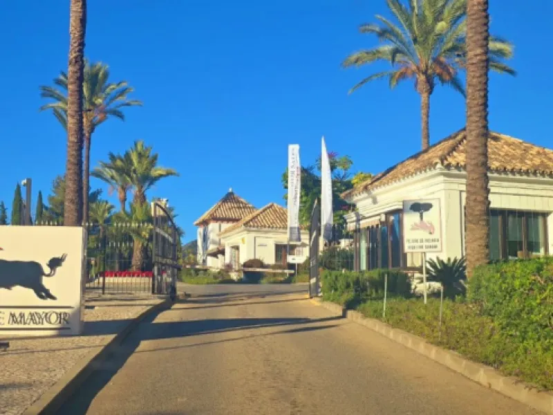 Monte Mayor: Big plot with Project and Licence ready to built. This plot is in the perfect setting to build a villa overlooking the green mountains of Benahavis, Landscape and Sea.