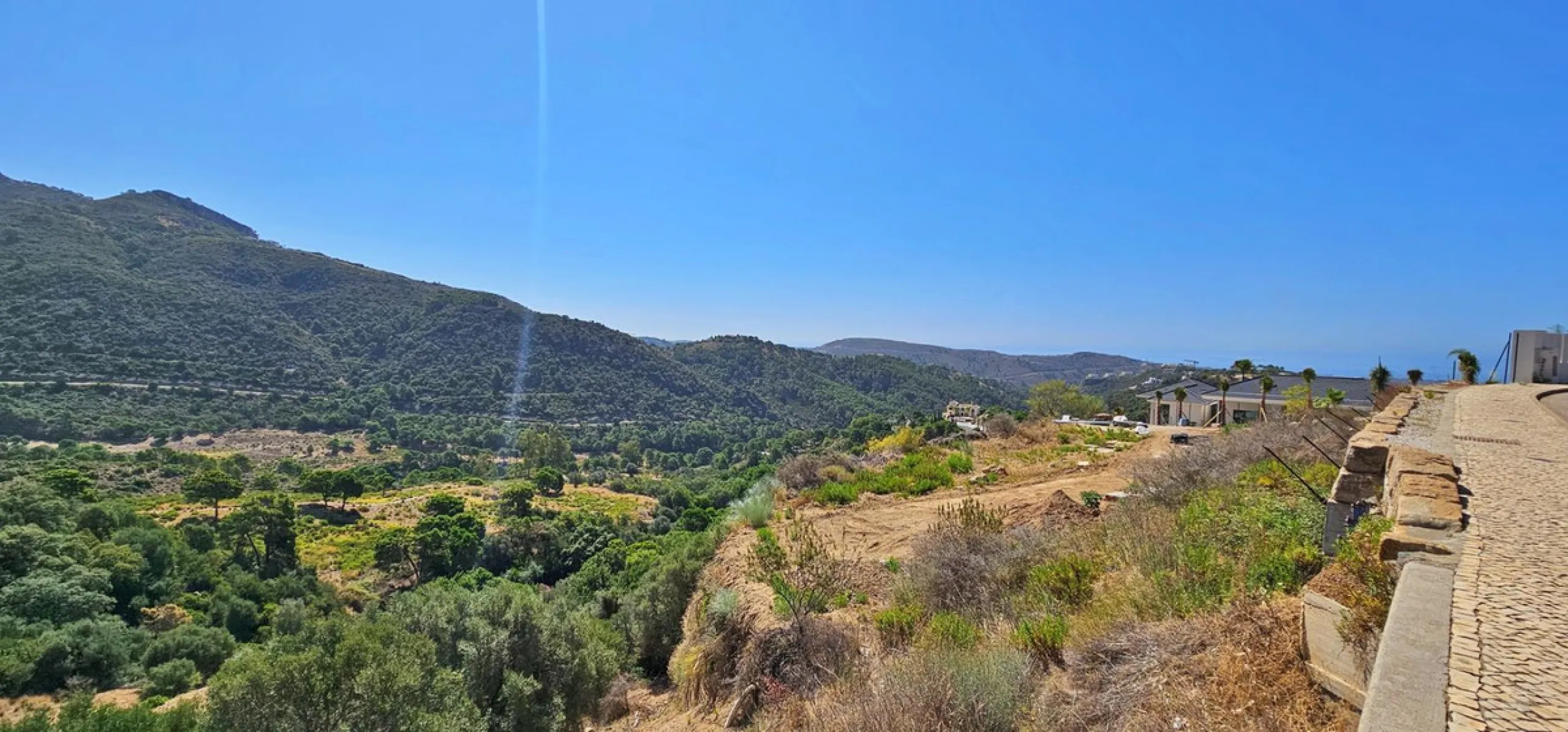 Monte Mayor: Big plot with Project and Licence ready to built. This plot is in the perfect setting to build a villa overlooking the green mountains of Benahavis, Landscape and Sea.
