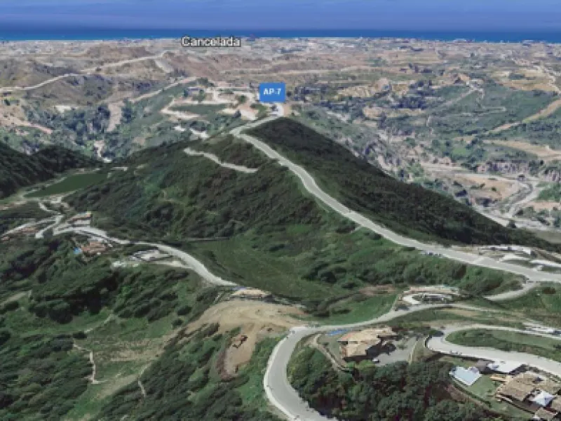 Monte Mayor: Big plot with Project and Licence ready to built. This plot is in the perfect setting to build a villa overlooking the green mountains of Benahavis, Landscape and Sea.