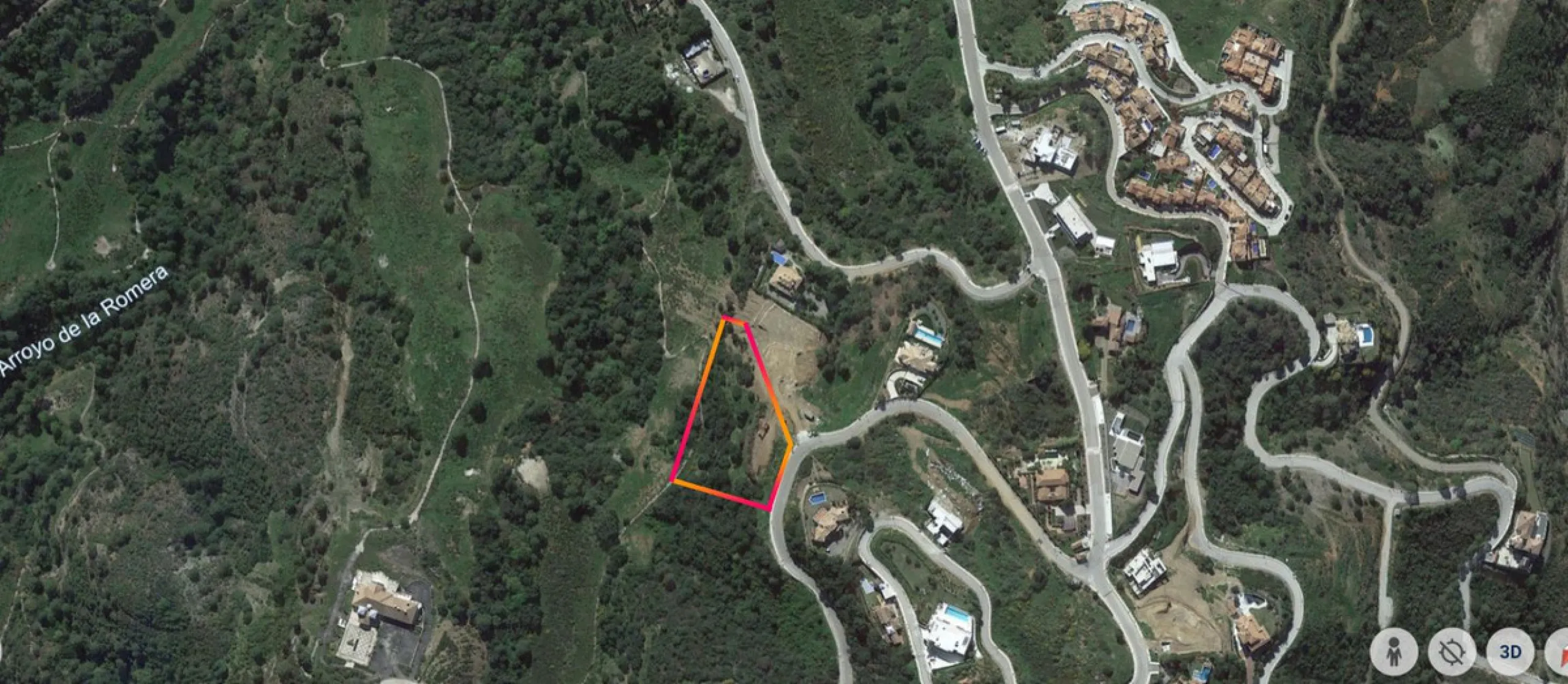Monte Mayor: Big plot with Project and Licence ready to built. This plot is in the perfect setting to build a villa overlooking the green mountains of Benahavis, Landscape and Sea.