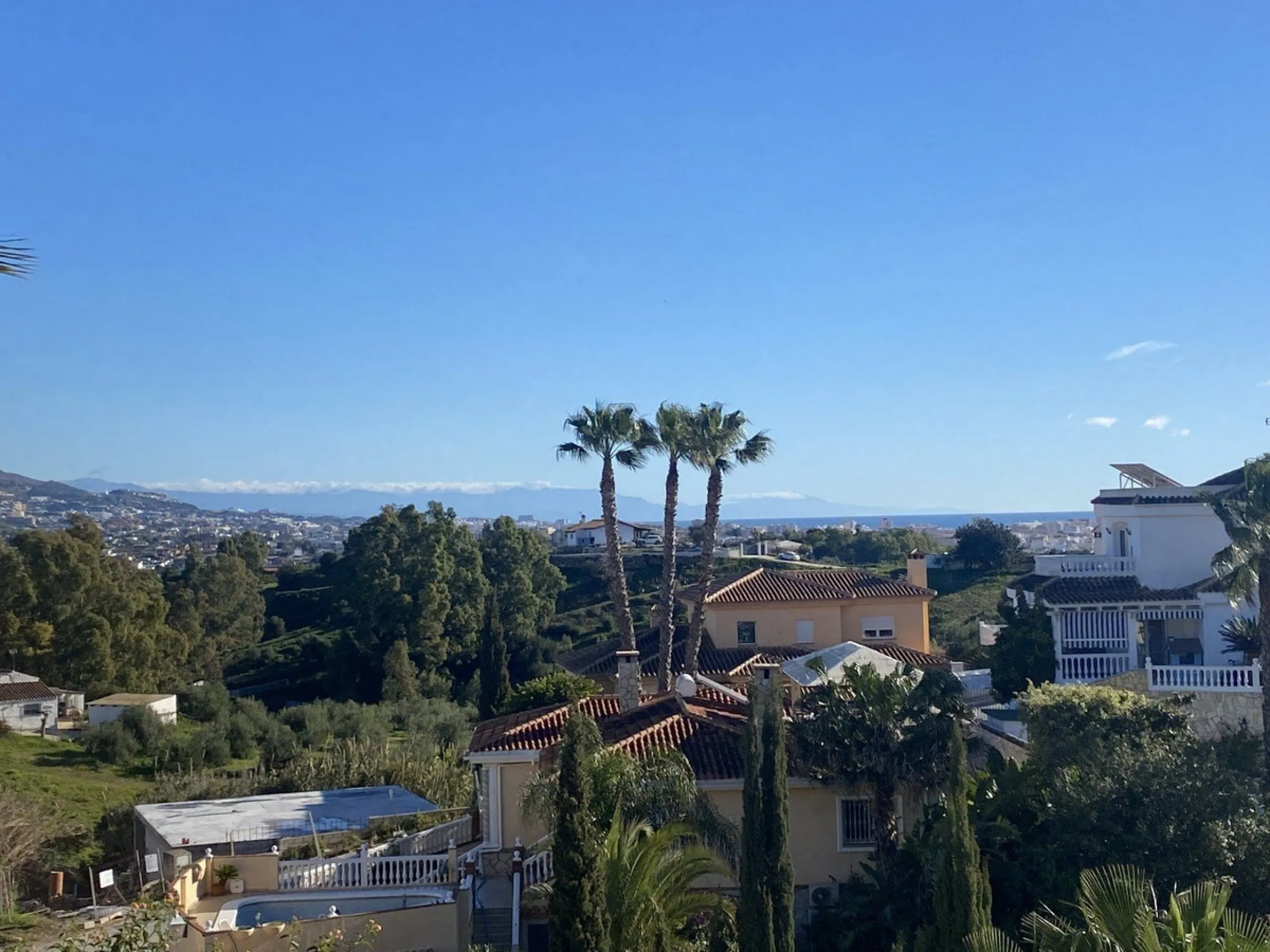 House - Detached Villa в продаже в Mijas, Málaga. В доме 6 спален и 3 ванных комнат. Площадь дома 346 м². Площадь участка 968 м²