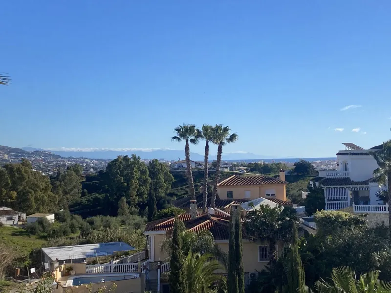 House - Detached Villa в продаже в Mijas, Málaga. В доме 6 спален и 3 ванных комнат. Площадь дома 346 м². Площадь участка 968 м²
