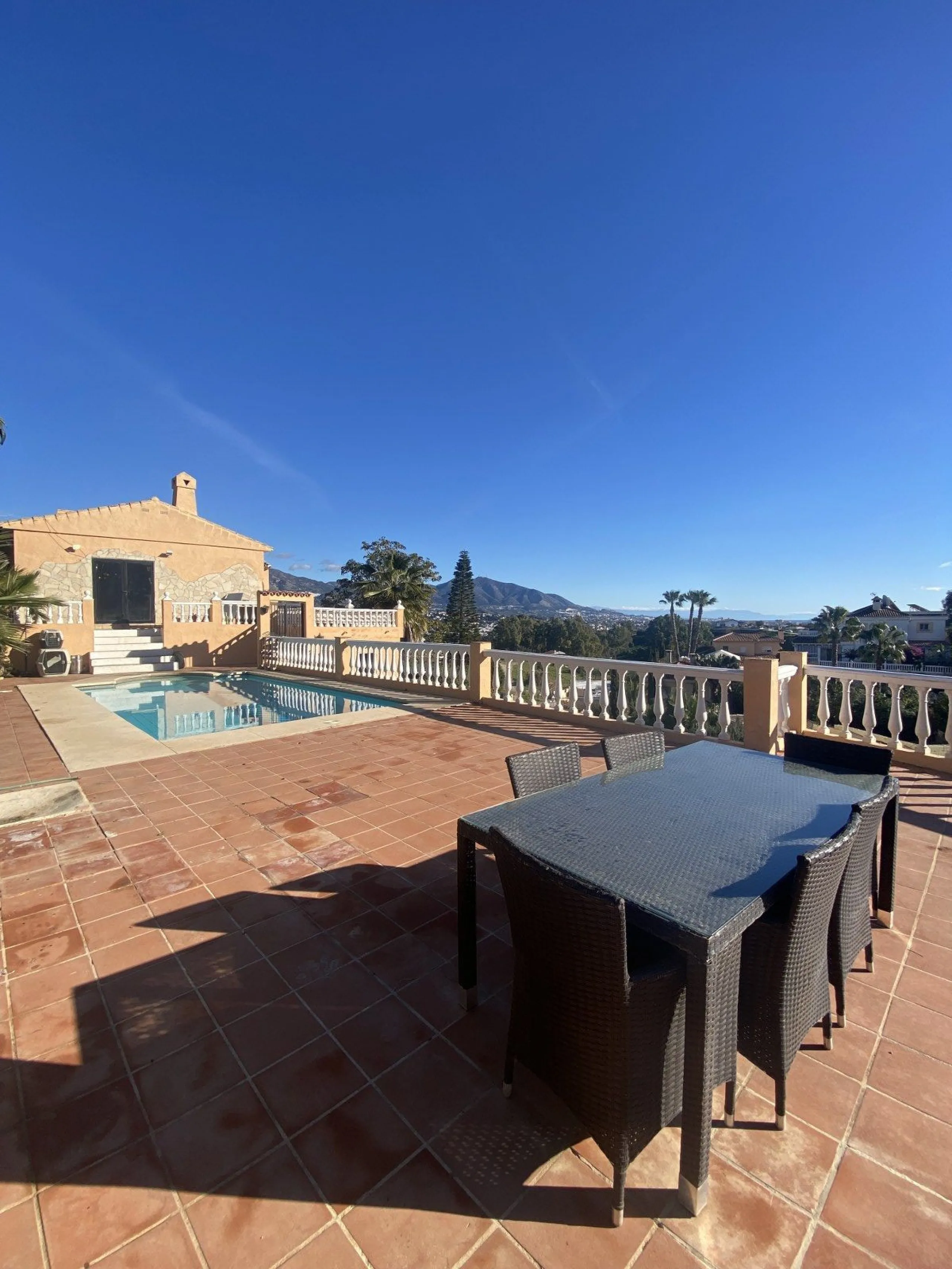 House - Detached Villa в продаже в Mijas, Málaga. В доме 6 спален и 3 ванных комнат. Площадь дома 346 м². Площадь участка 968 м²