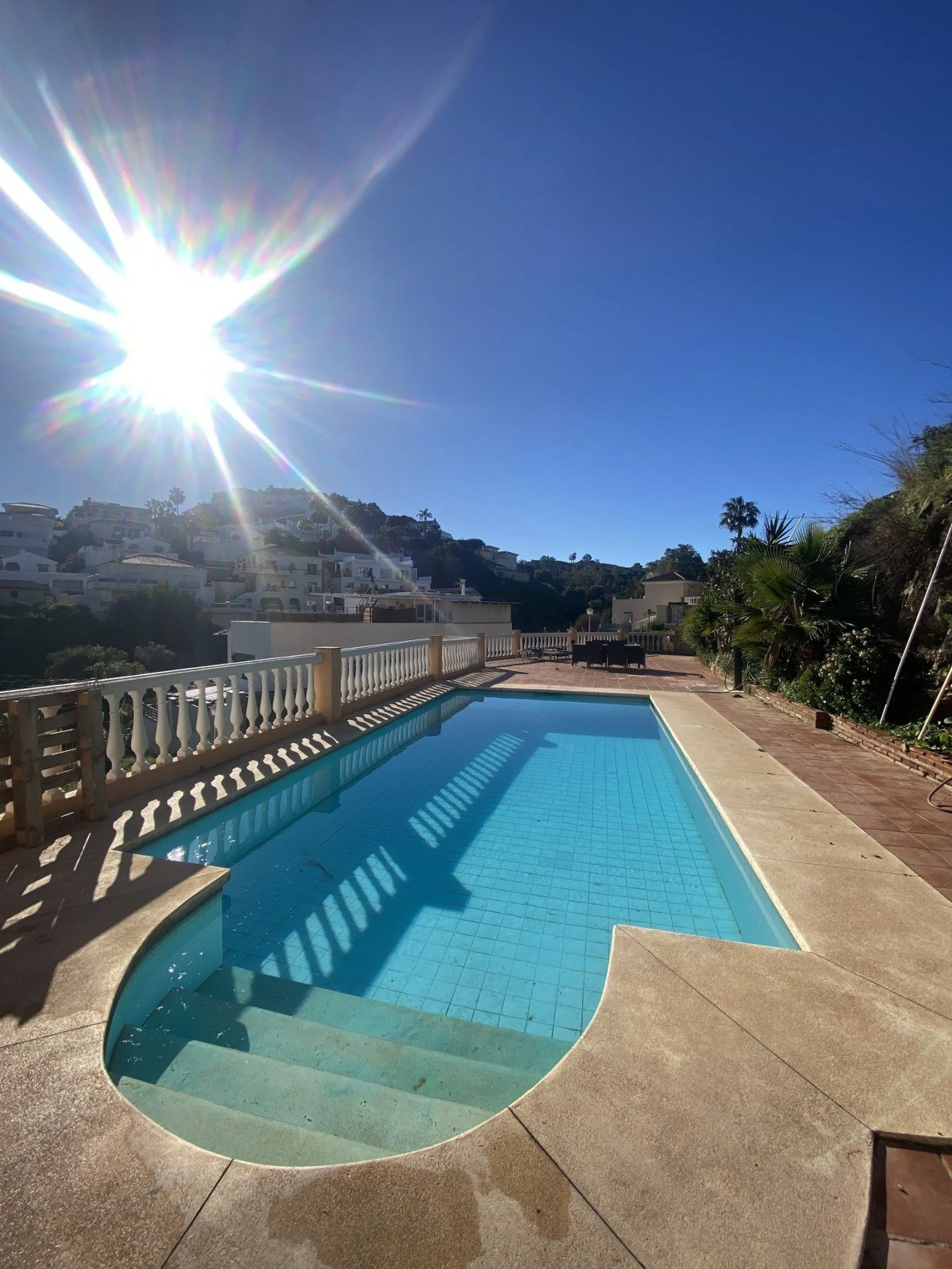 House - Detached Villa в продаже в Mijas, Málaga. В доме 6 спален и 3 ванных комнат. Площадь дома 346 м². Площадь участка 968 м²