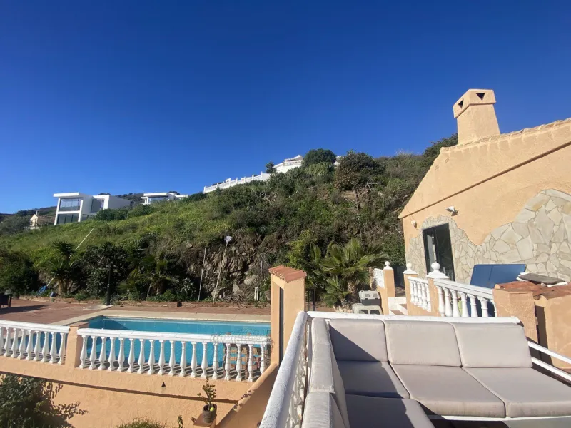 House - Detached Villa в продаже в Mijas, Málaga. В доме 6 спален и 3 ванных комнат. Площадь дома 346 м². Площадь участка 968 м²