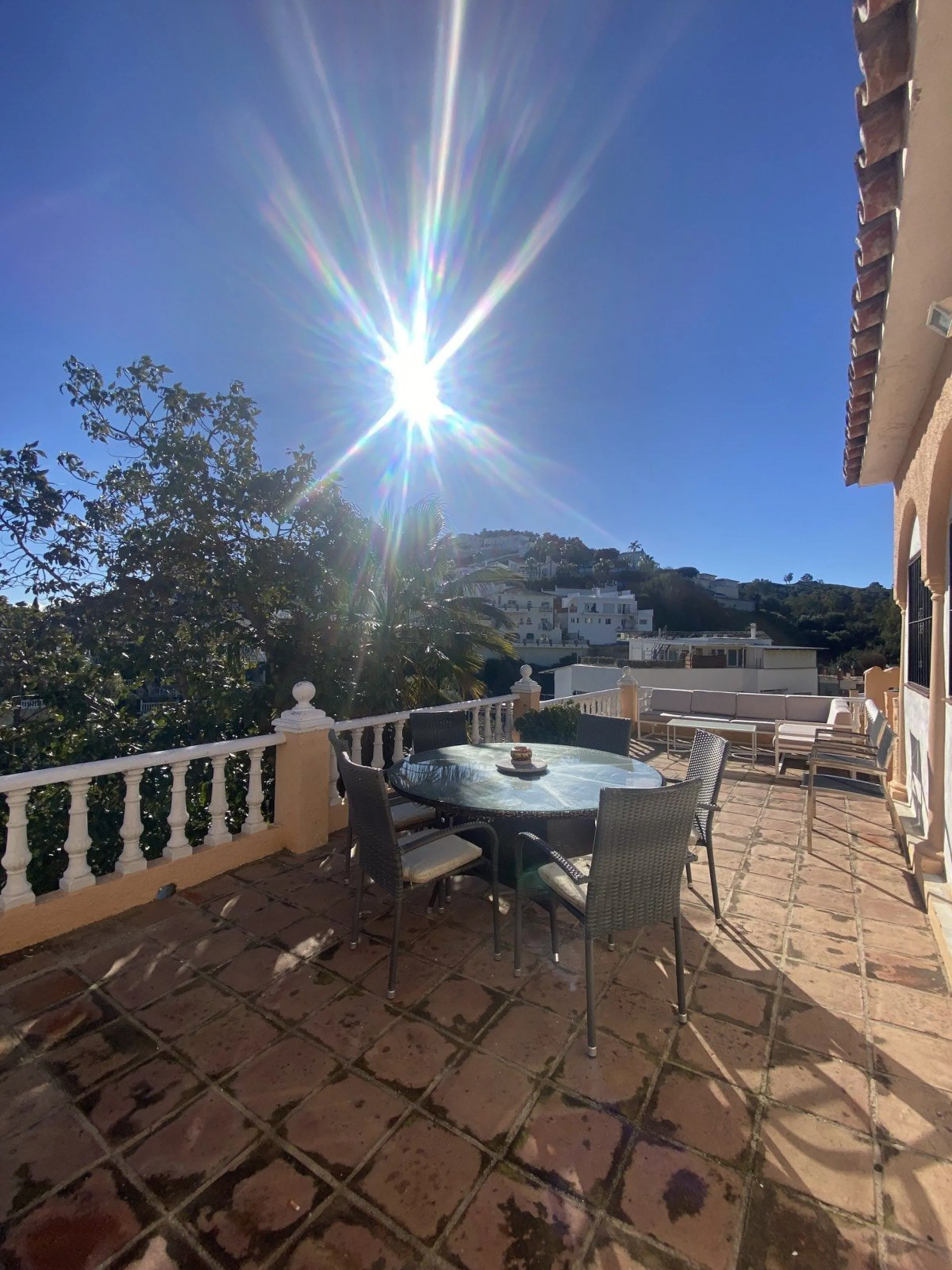 House - Detached Villa в продаже в Mijas, Málaga. В доме 6 спален и 3 ванных комнат. Площадь дома 346 м². Площадь участка 968 м²