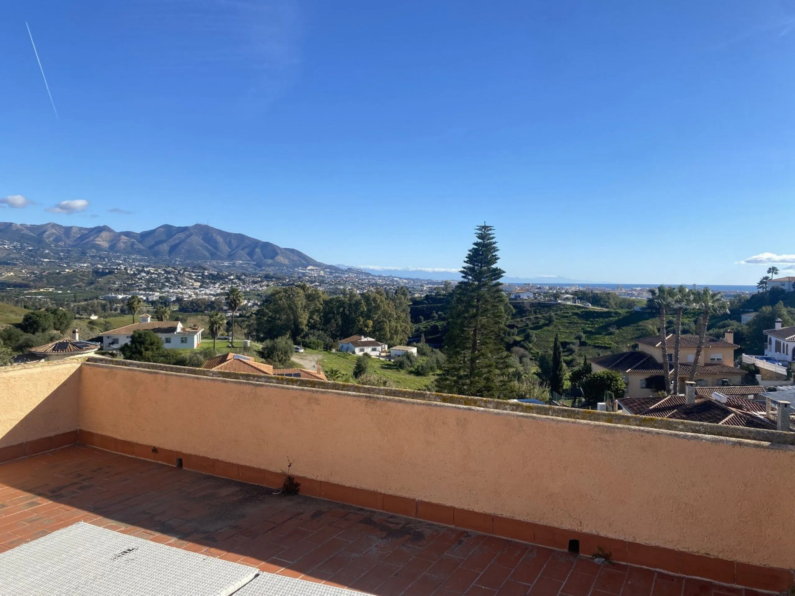 House - Detached Villa в продаже в Mijas, Málaga. В доме 6 спален и 3 ванных комнат. Площадь дома 346 м². Площадь участка 968 м²