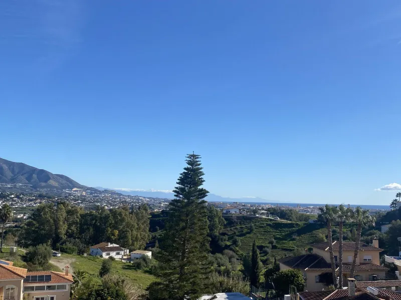 House - Detached Villa в продаже в Mijas, Málaga. В доме 6 спален и 3 ванных комнат. Площадь дома 346 м². Площадь участка 968 м²