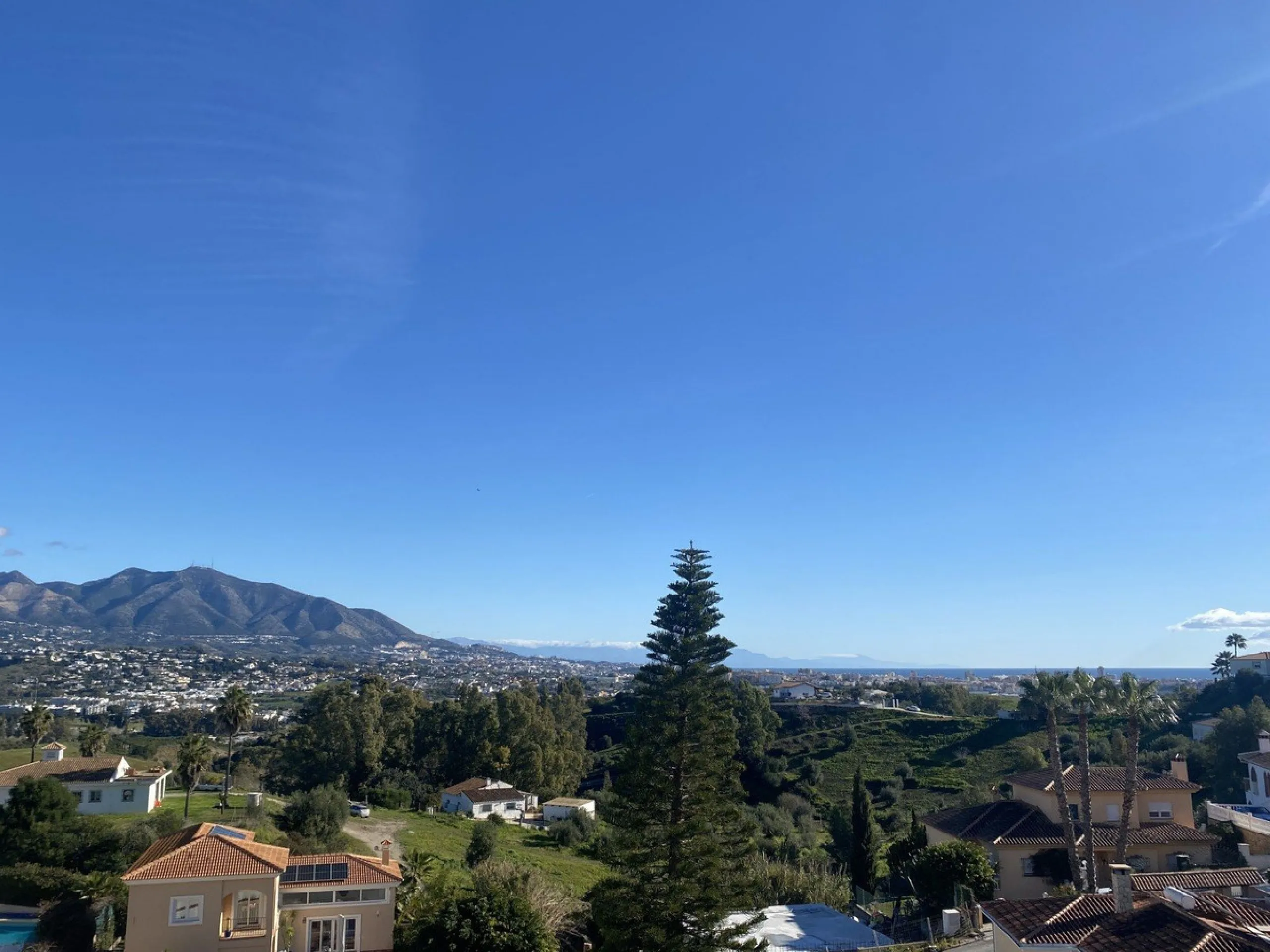 House - Detached Villa в продаже в Mijas, Málaga. В доме 6 спален и 3 ванных комнат. Площадь дома 346 м². Площадь участка 968 м²