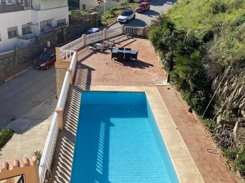 House - Detached Villa в продаже в Mijas, Málaga. В доме 6 спален и 3 ванных комнат. Площадь дома 346 м². Площадь участка 968 м²