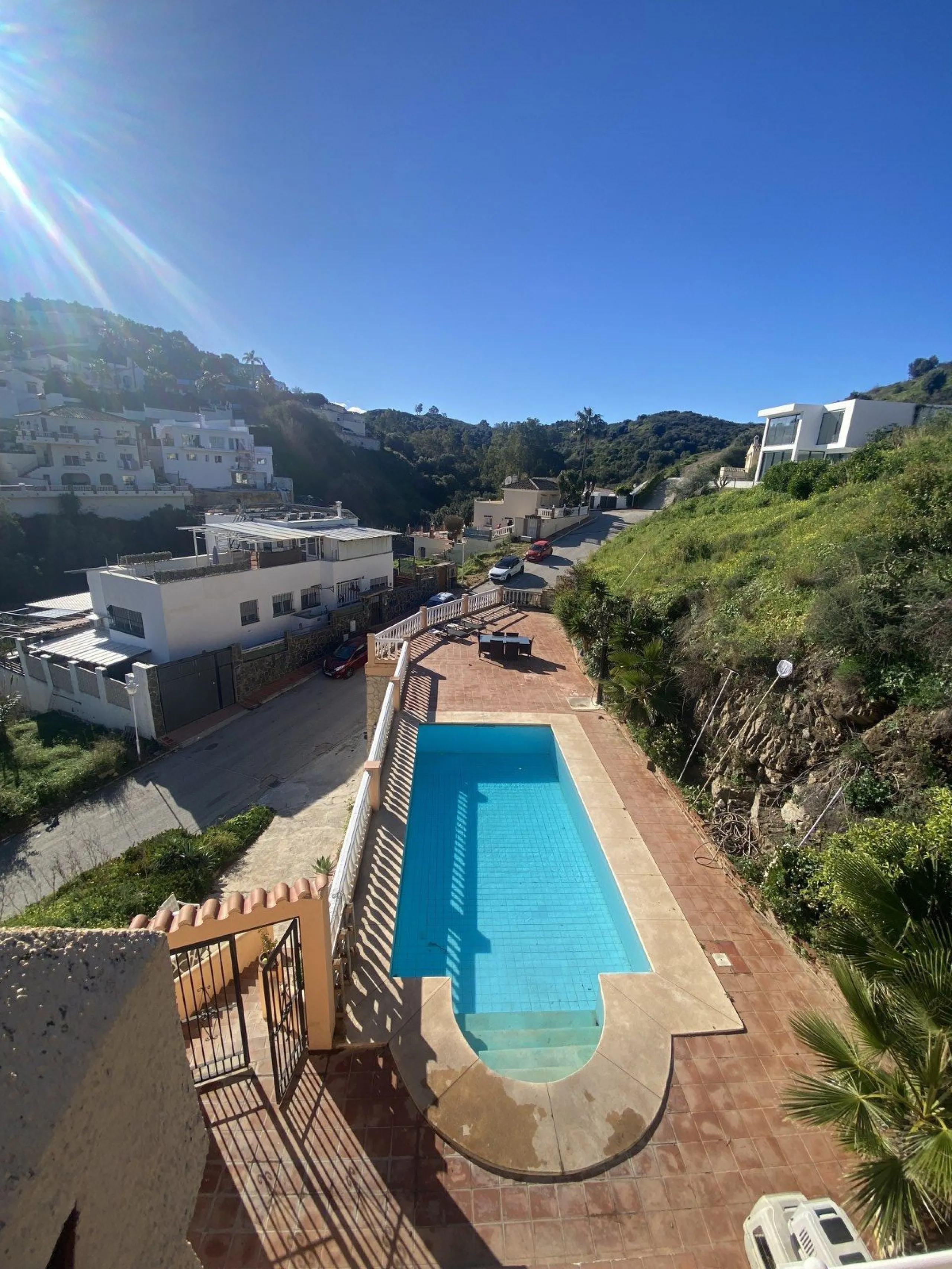 House - Detached Villa в продаже в Mijas, Málaga. В доме 6 спален и 3 ванных комнат. Площадь дома 346 м². Площадь участка 968 м²