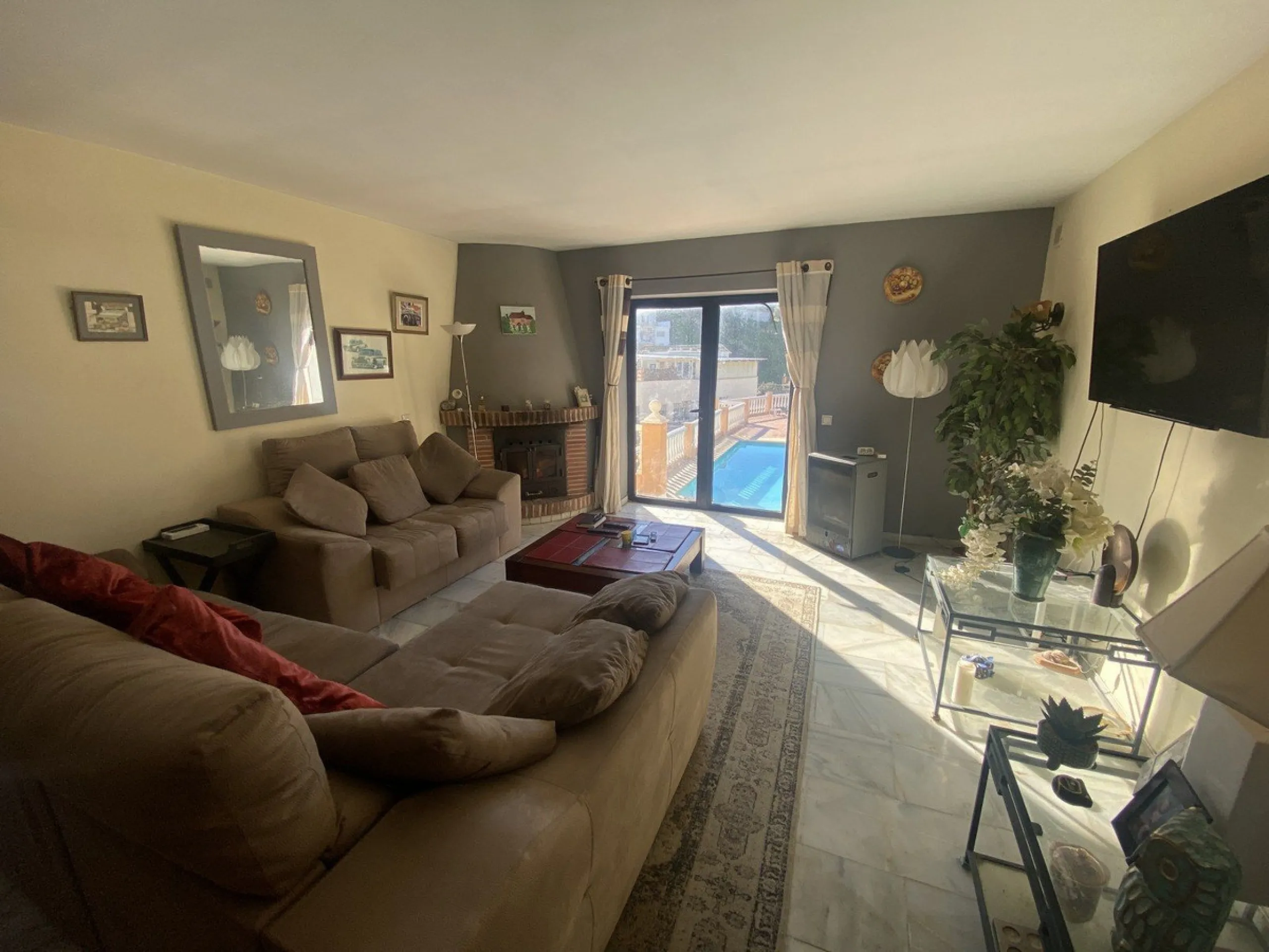 House - Detached Villa в продаже в Mijas, Málaga. В доме 6 спален и 3 ванных комнат. Площадь дома 346 м². Площадь участка 968 м²