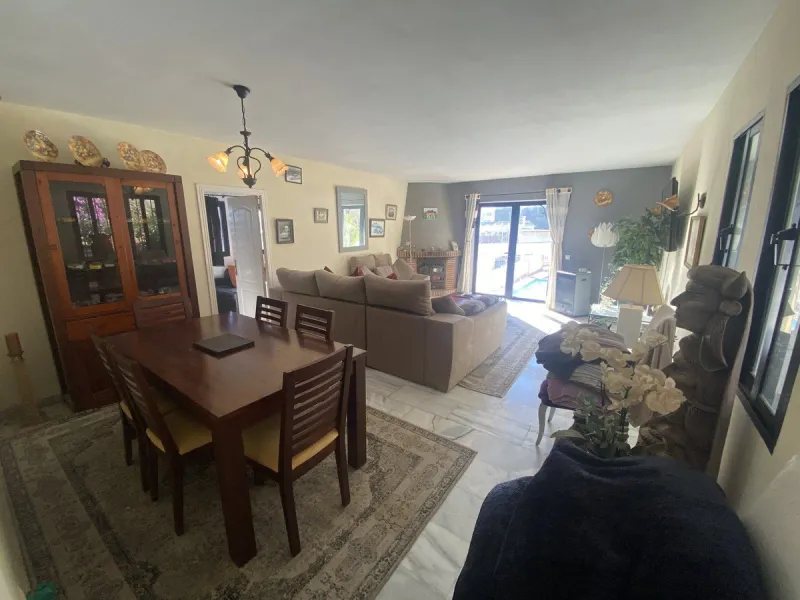 House - Detached Villa в продаже в Mijas, Málaga. В доме 6 спален и 3 ванных комнат. Площадь дома 346 м². Площадь участка 968 м²