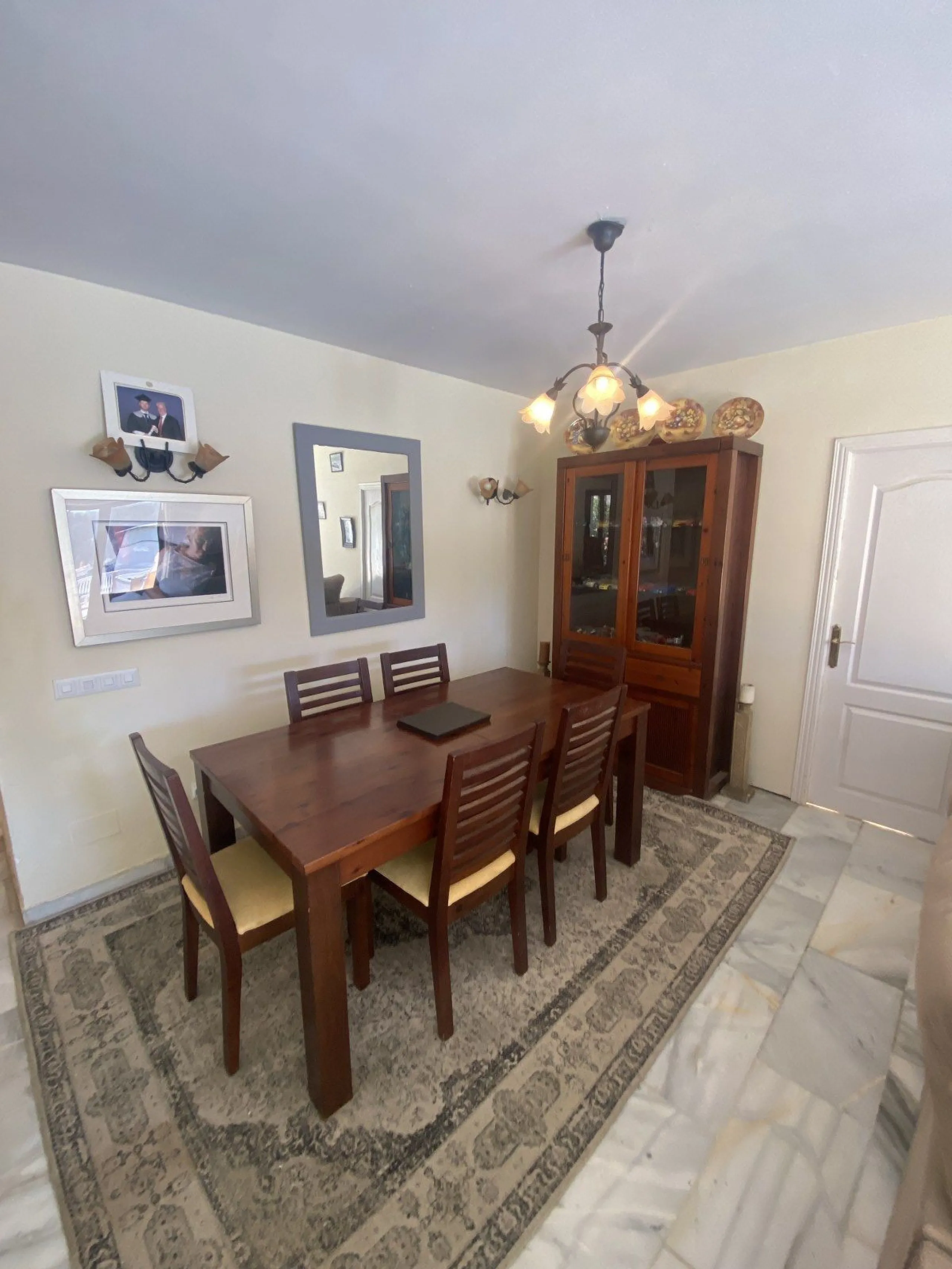 House - Detached Villa в продаже в Mijas, Málaga. В доме 6 спален и 3 ванных комнат. Площадь дома 346 м². Площадь участка 968 м²