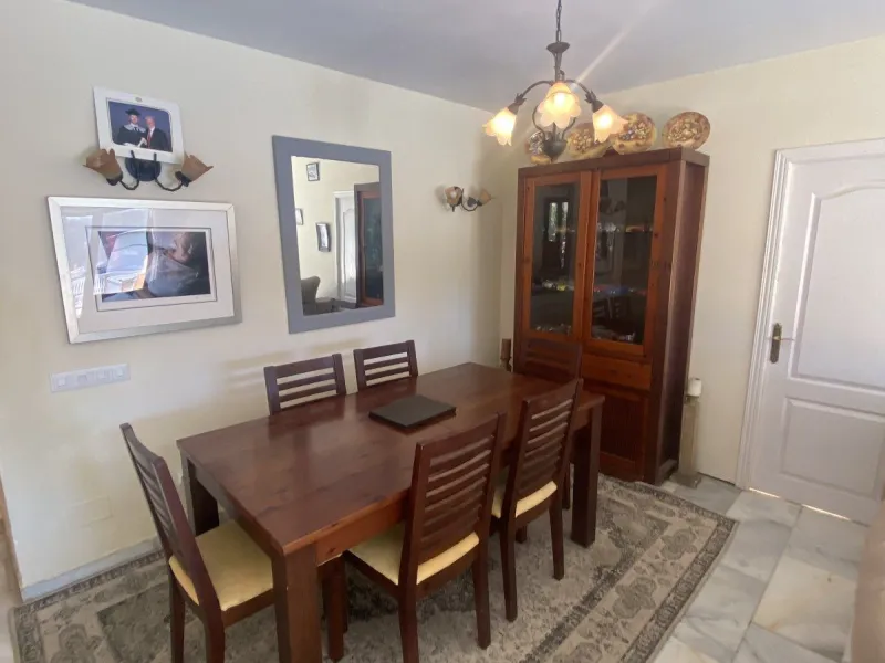 House - Detached Villa в продаже в Mijas, Málaga. В доме 6 спален и 3 ванных комнат. Площадь дома 346 м². Площадь участка 968 м²