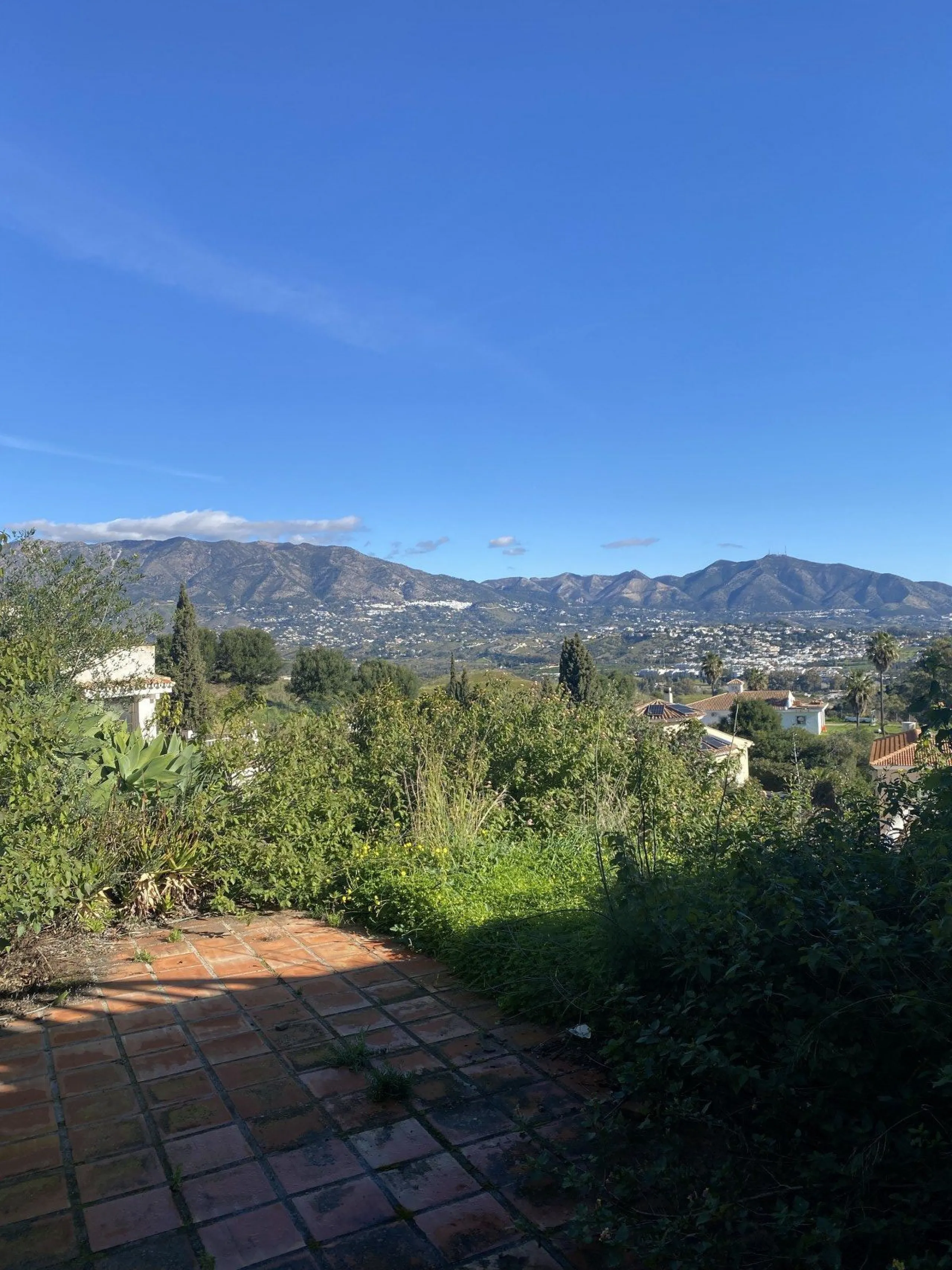 House - Detached Villa в продаже в Mijas, Málaga. В доме 6 спален и 3 ванных комнат. Площадь дома 346 м². Площадь участка 968 м²