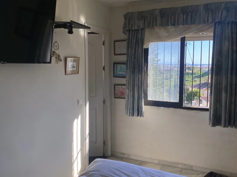 House - Detached Villa в продаже в Mijas, Málaga. В доме 6 спален и 3 ванных комнат. Площадь дома 346 м². Площадь участка 968 м²