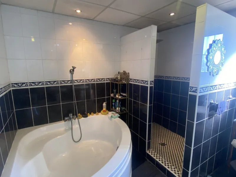 House - Detached Villa в продаже в Mijas, Málaga. В доме 6 спален и 3 ванных комнат. Площадь дома 346 м². Площадь участка 968 м²