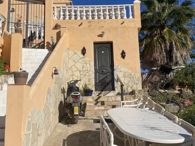 House - Detached Villa в продаже в Mijas, Málaga. В доме 6 спален и 3 ванных комнат. Площадь дома 346 м². Площадь участка 968 м²