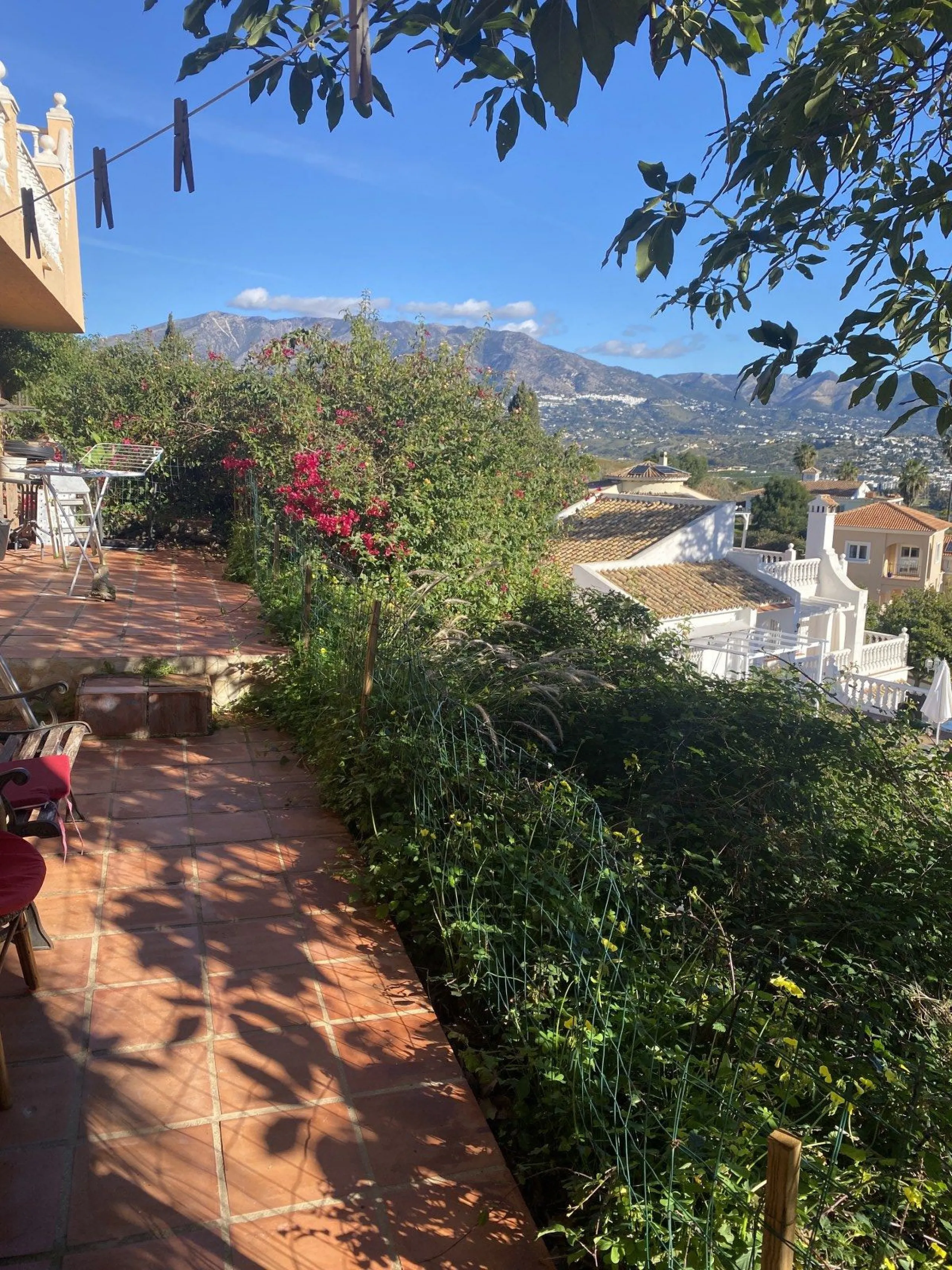 House - Detached Villa в продаже в Mijas, Málaga. В доме 6 спален и 3 ванных комнат. Площадь дома 346 м². Площадь участка 968 м²