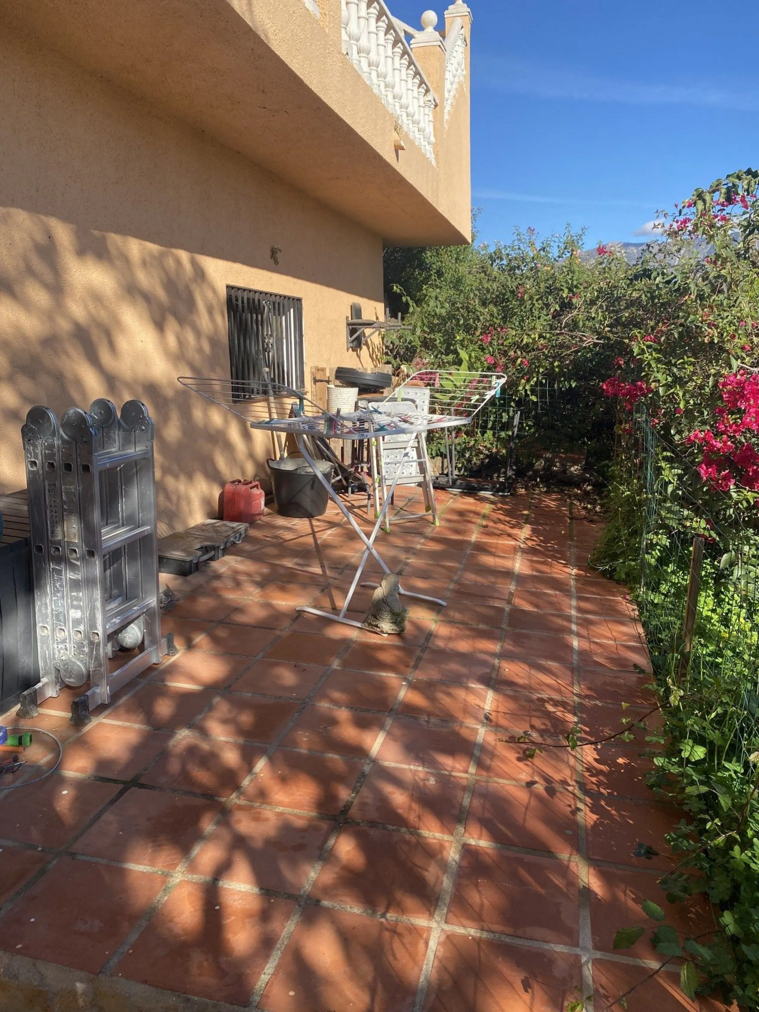 House - Detached Villa в продаже в Mijas, Málaga. В доме 6 спален и 3 ванных комнат. Площадь дома 346 м². Площадь участка 968 м²
