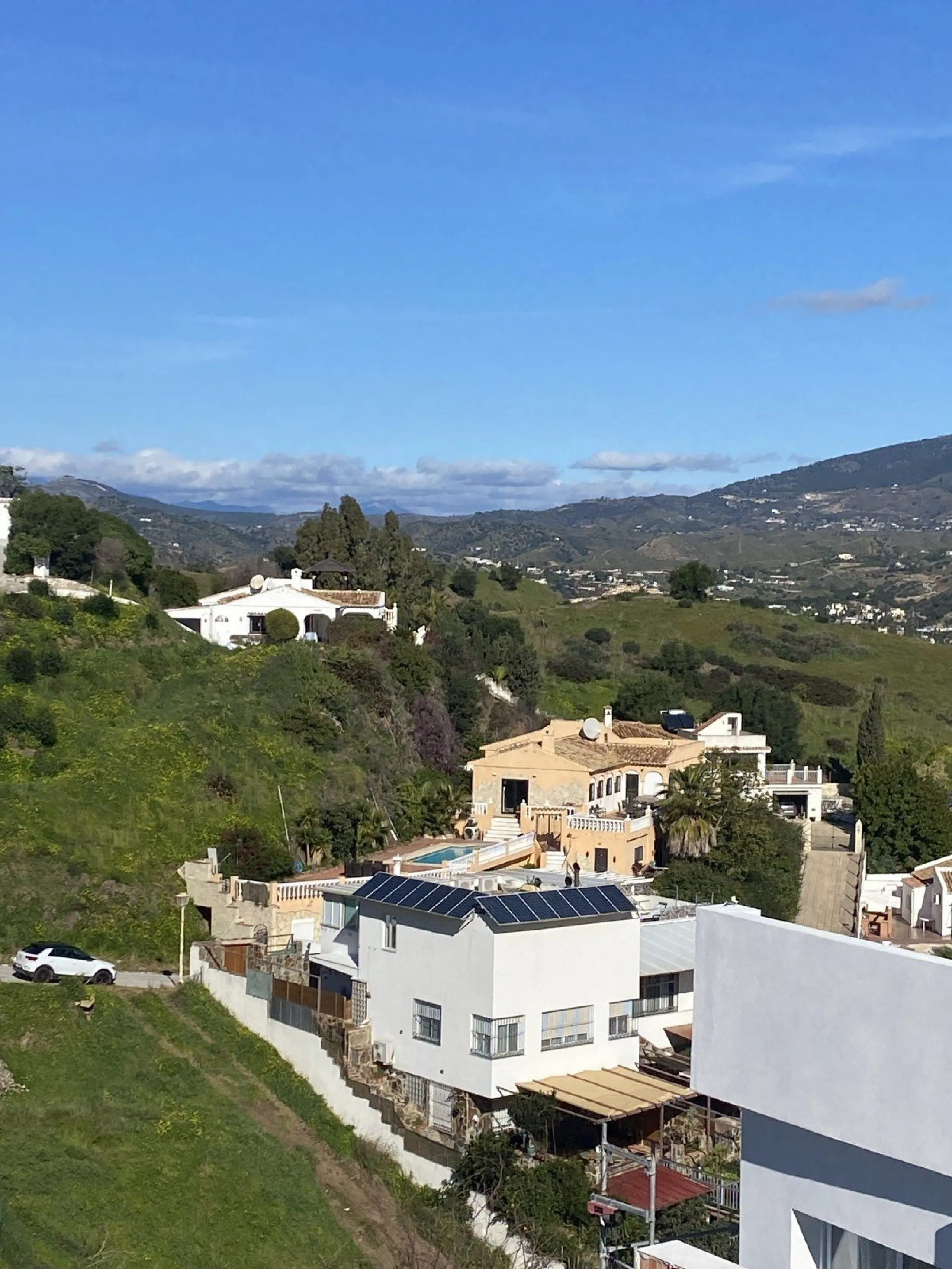 House - Detached Villa в продаже в Mijas, Málaga. В доме 6 спален и 3 ванных комнат. Площадь дома 346 м². Площадь участка 968 м²