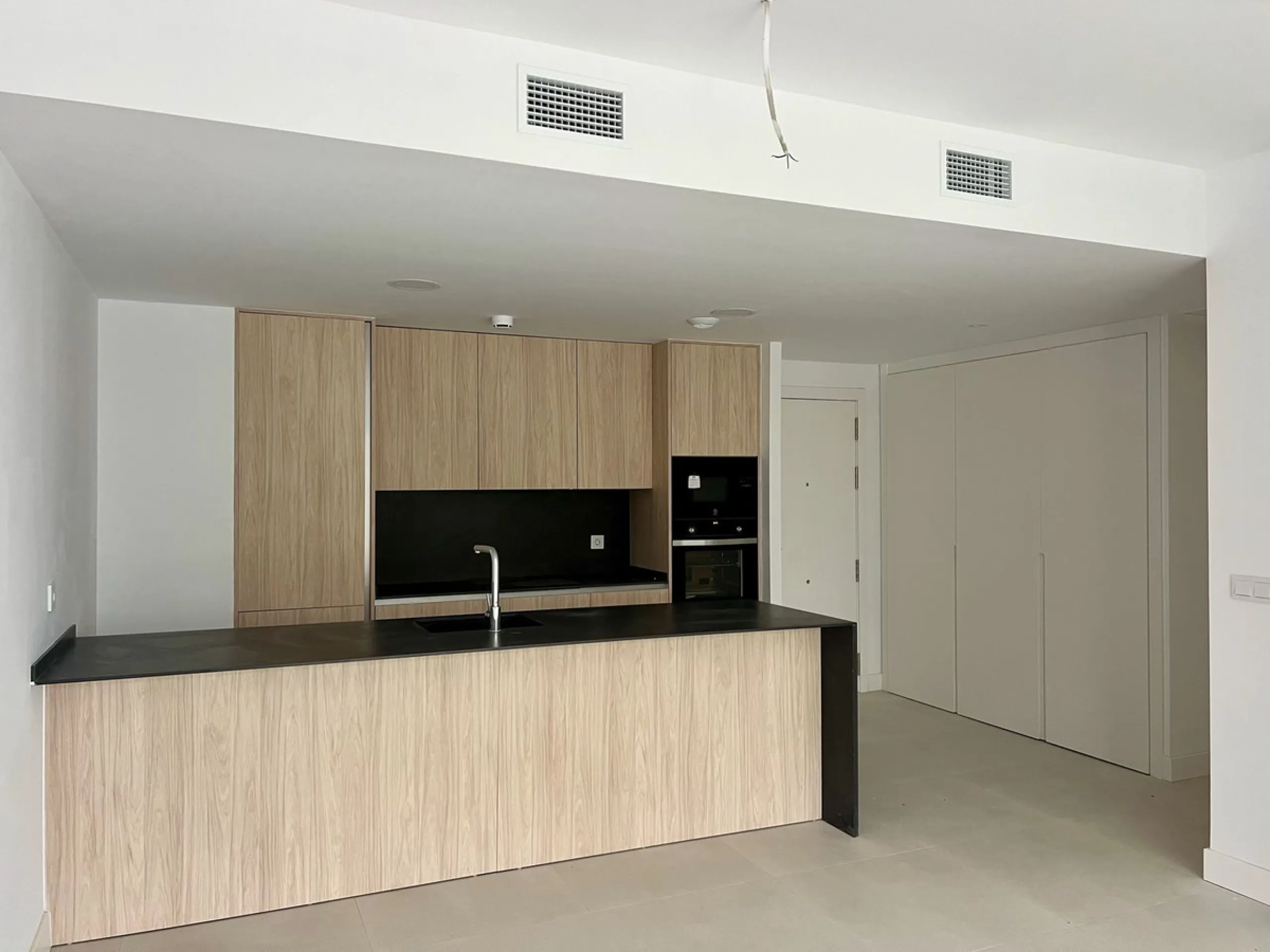 Apartment - Middle Floor Apartment в продаже в Fuengirola, Málaga. В доме 2 спален и 2 ванных комнат. Площадь дома 75 м²