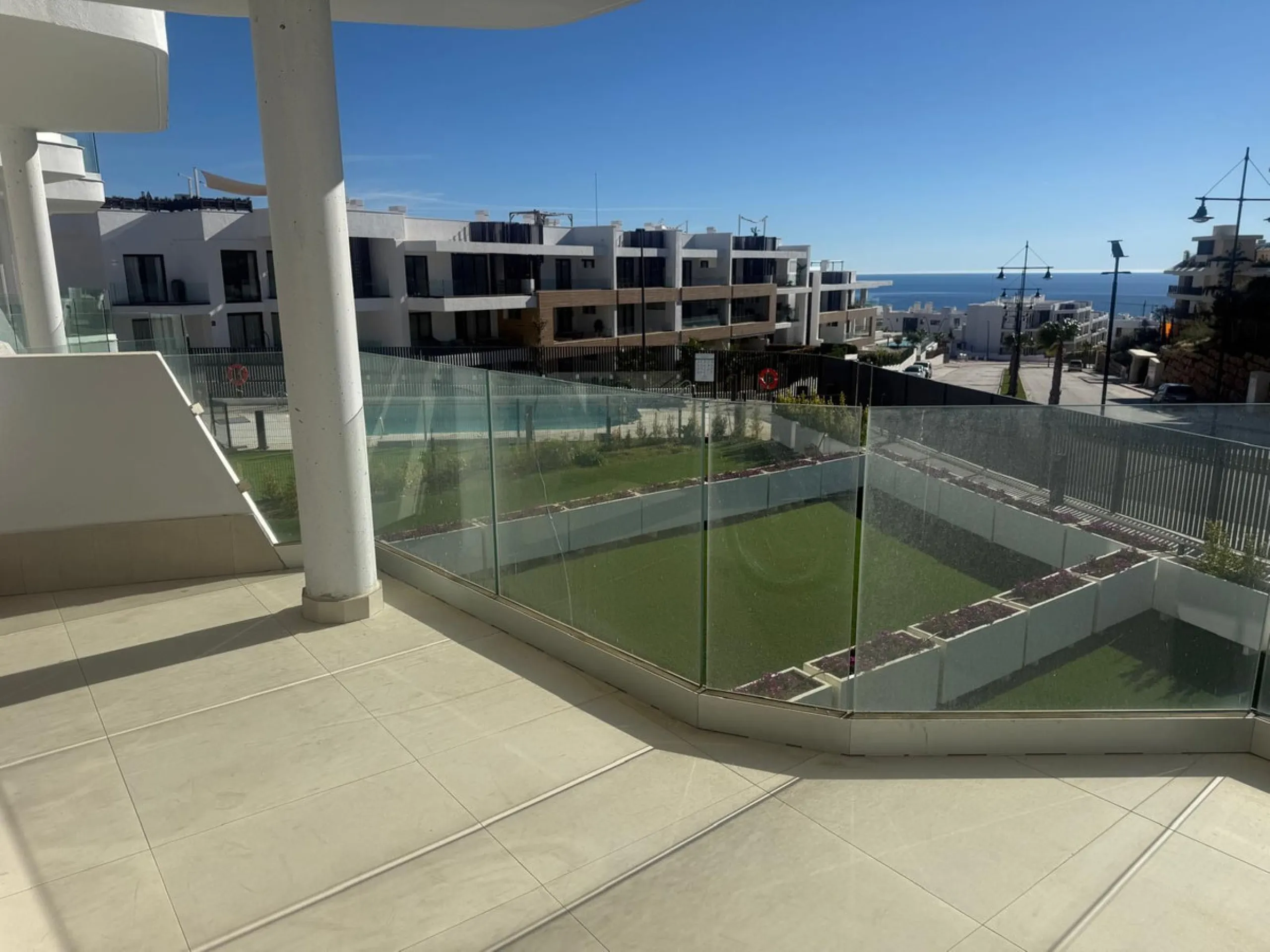 Apartment - Middle Floor Apartment в продаже в Fuengirola, Málaga. В доме 2 спален и 2 ванных комнат. Площадь дома 75 м²