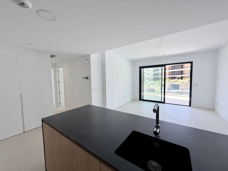 Apartment - Middle Floor Apartment в продаже в Fuengirola, Málaga. В доме 2 спален и 2 ванных комнат. Площадь дома 75 м²