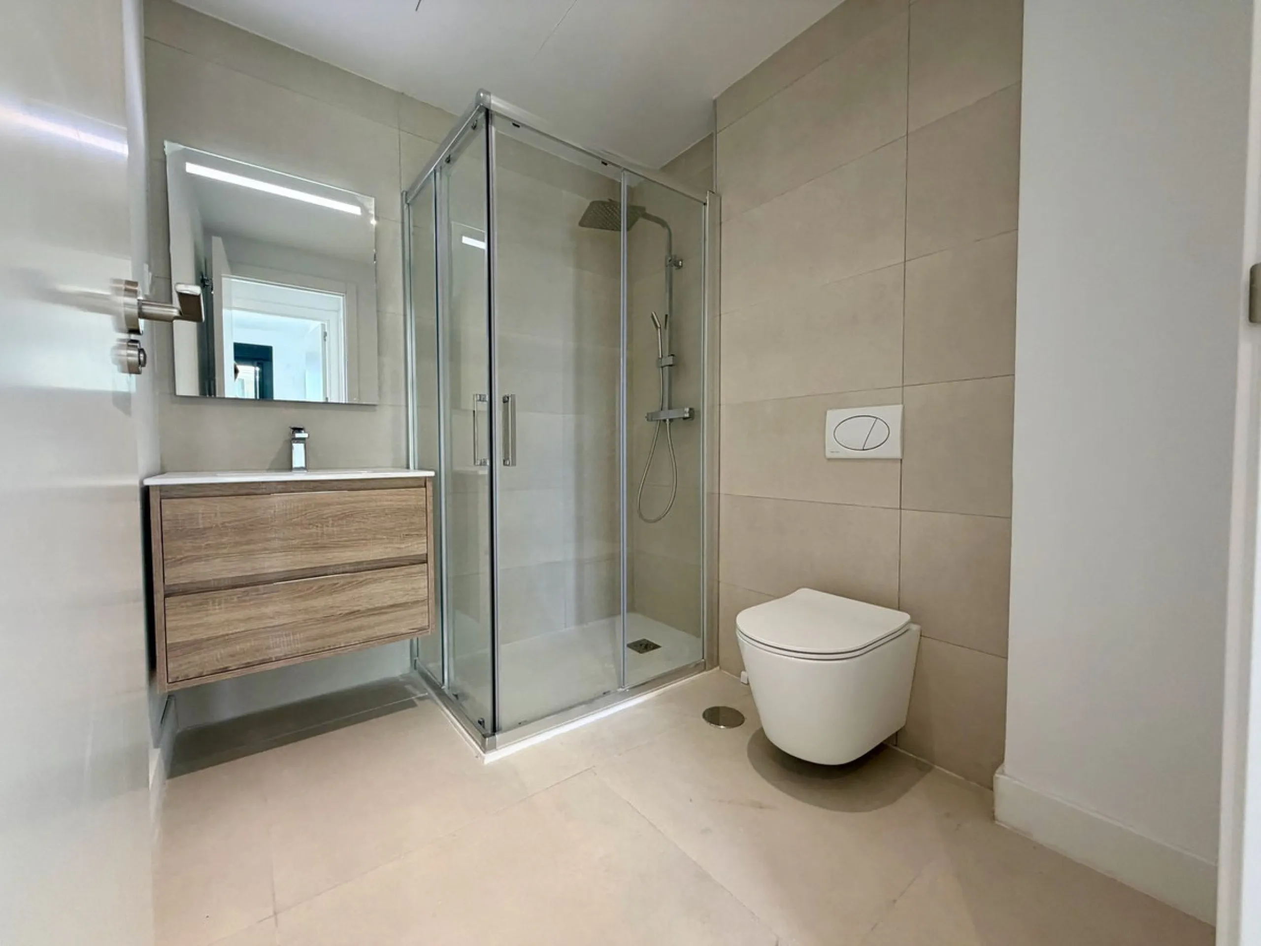 Apartment - Middle Floor Apartment в продаже в Fuengirola, Málaga. В доме 2 спален и 2 ванных комнат. Площадь дома 75 м²