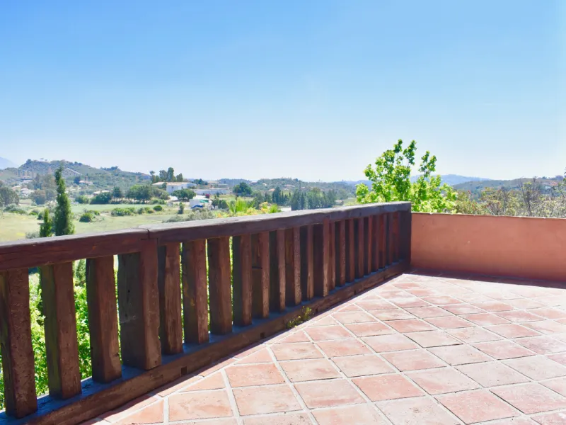 Beautiful 4 bedroom Detached Villa located on a superb plot of 6,500m2 with a large private pool & only 10 minutes from La Cala de Mijas!