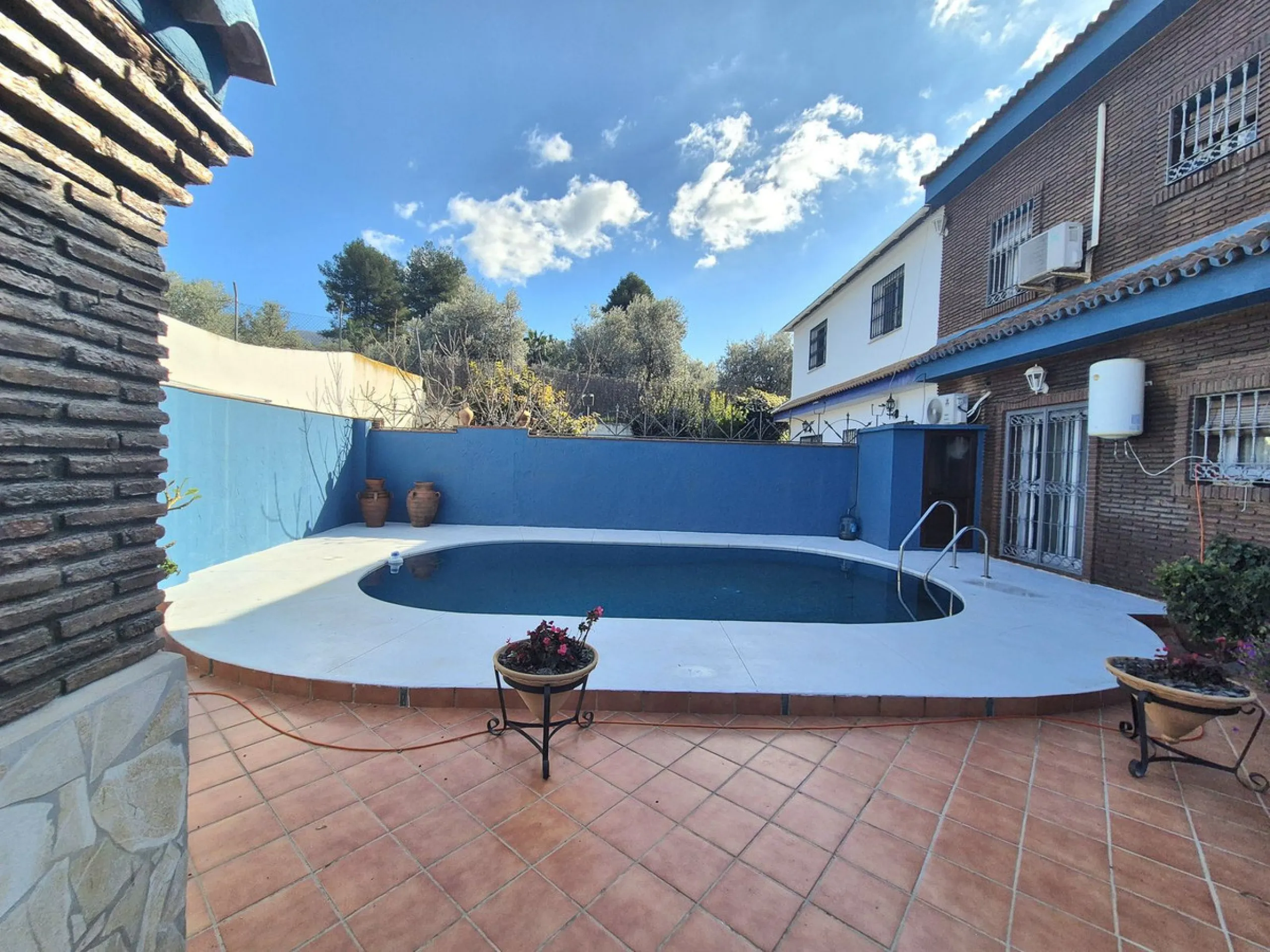 House - Semi-Detached House в продаже в Alhaurín el Grande, Málaga. В доме 4 спален и 3 ванных комнат. Площадь дома 180 м². Площадь участка 320 м²