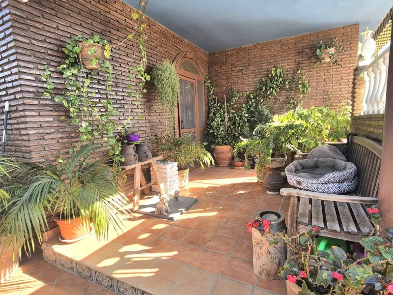 House - Semi-Detached House в продаже в Alhaurín el Grande, Málaga. В доме 4 спален и 3 ванных комнат. Площадь дома 180 м². Площадь участка 320 м²