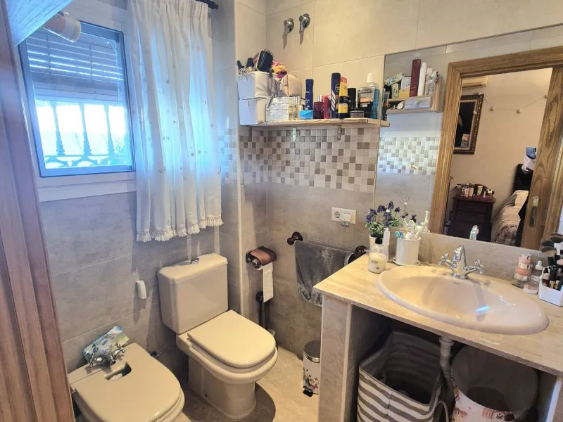 House - Semi-Detached House в продаже в Alhaurín el Grande, Málaga. В доме 4 спален и 3 ванных комнат. Площадь дома 180 м². Площадь участка 320 м²