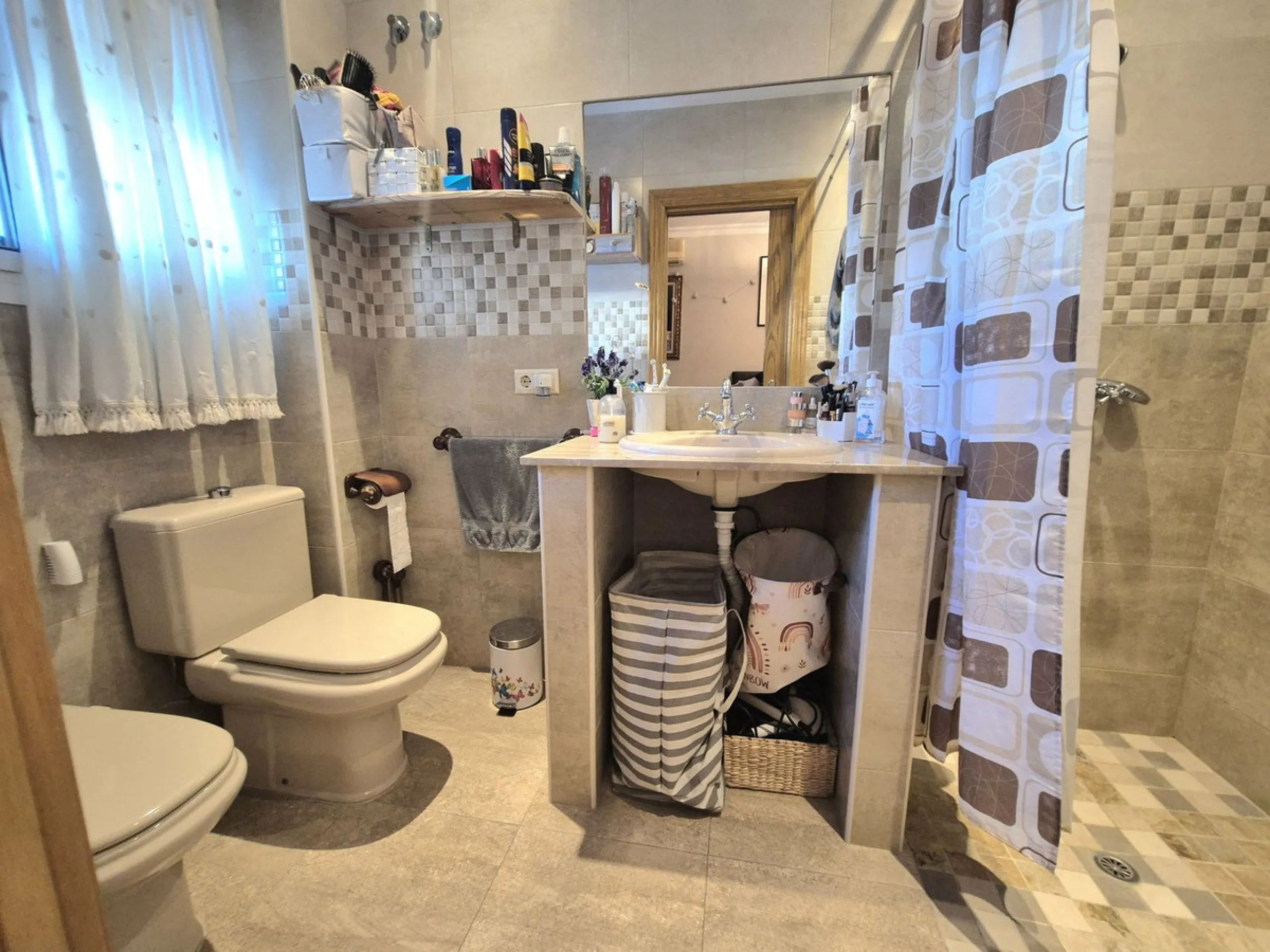 House - Semi-Detached House в продаже в Alhaurín el Grande, Málaga. В доме 4 спален и 3 ванных комнат. Площадь дома 180 м². Площадь участка 320 м²